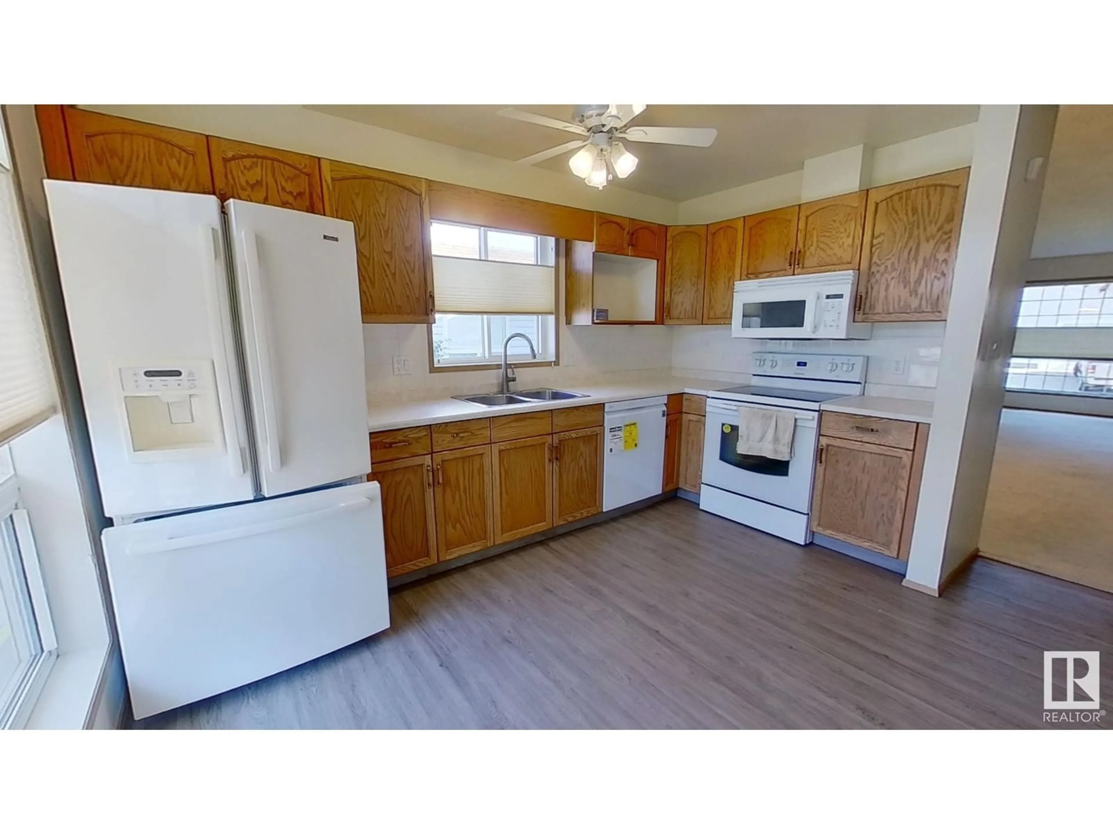 Standard kitchen, wood floors, cottage for #13 9704 165 ST NW, Edmonton Alberta T5P4W4