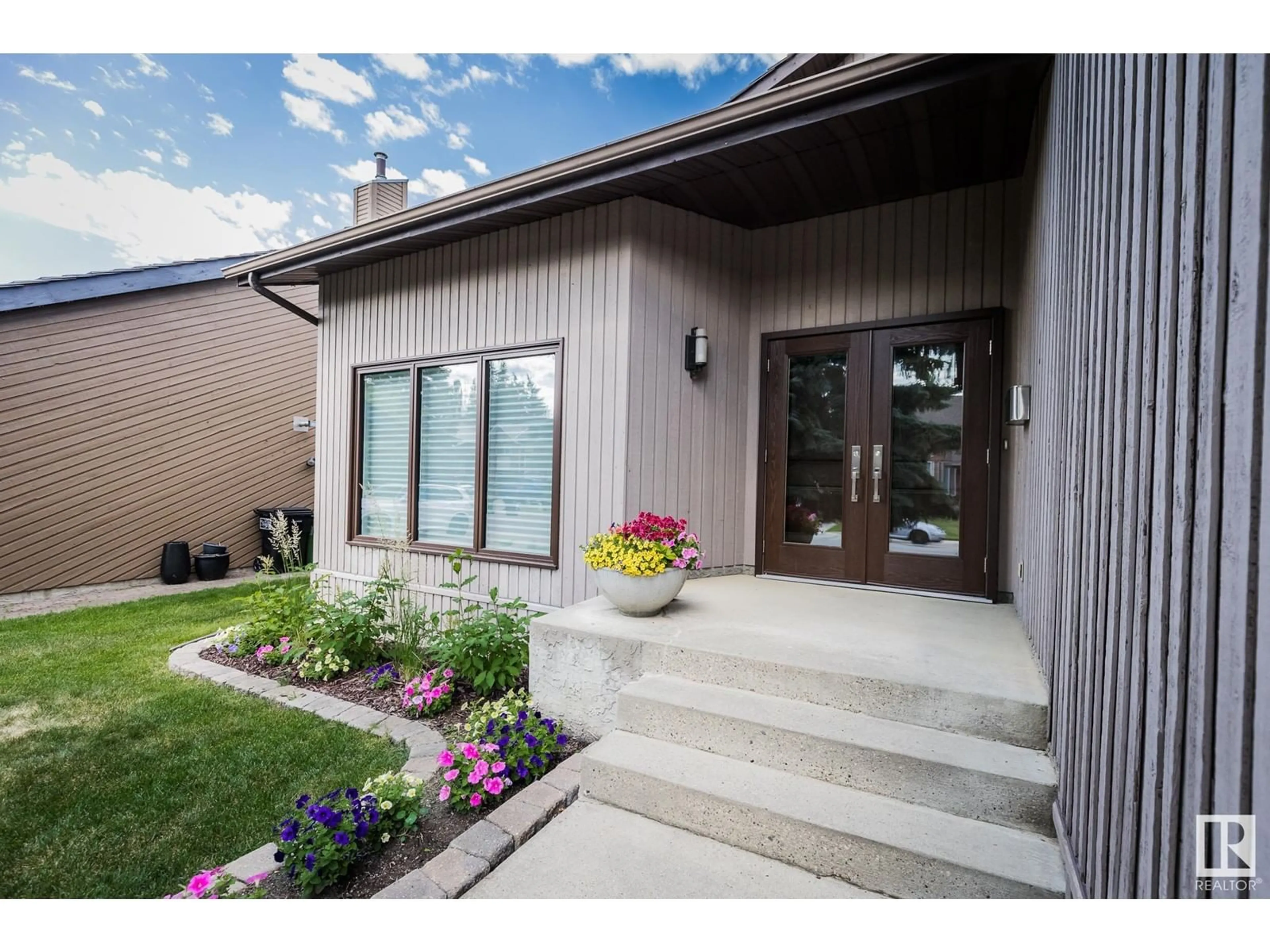Frontside or backside of a home for 716 RIDDELL ST NW, Edmonton Alberta T6R1A7