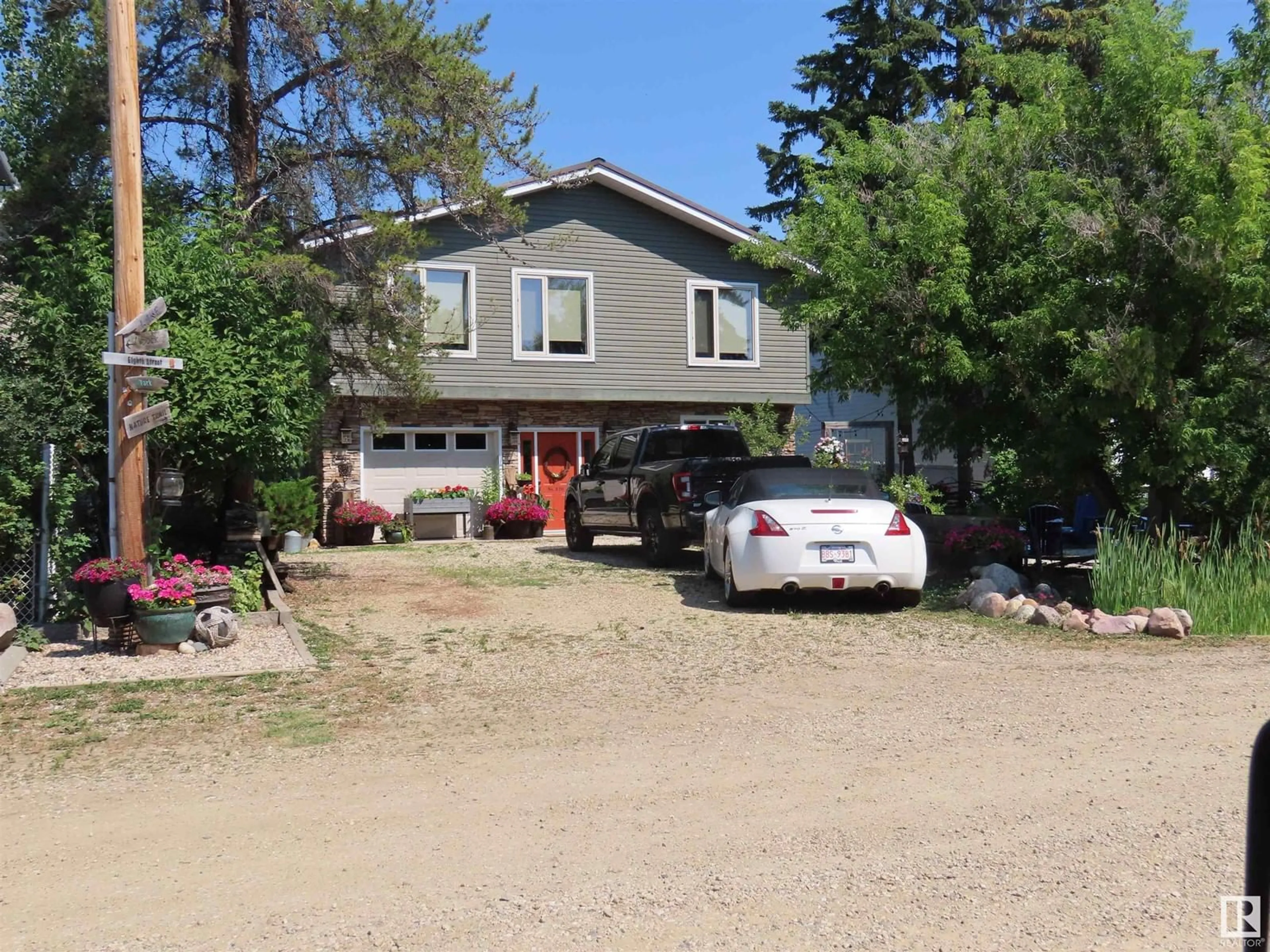 Frontside or backside of a home for 826 8th ST, Rural Lac Ste. Anne County Alberta T0E1A0