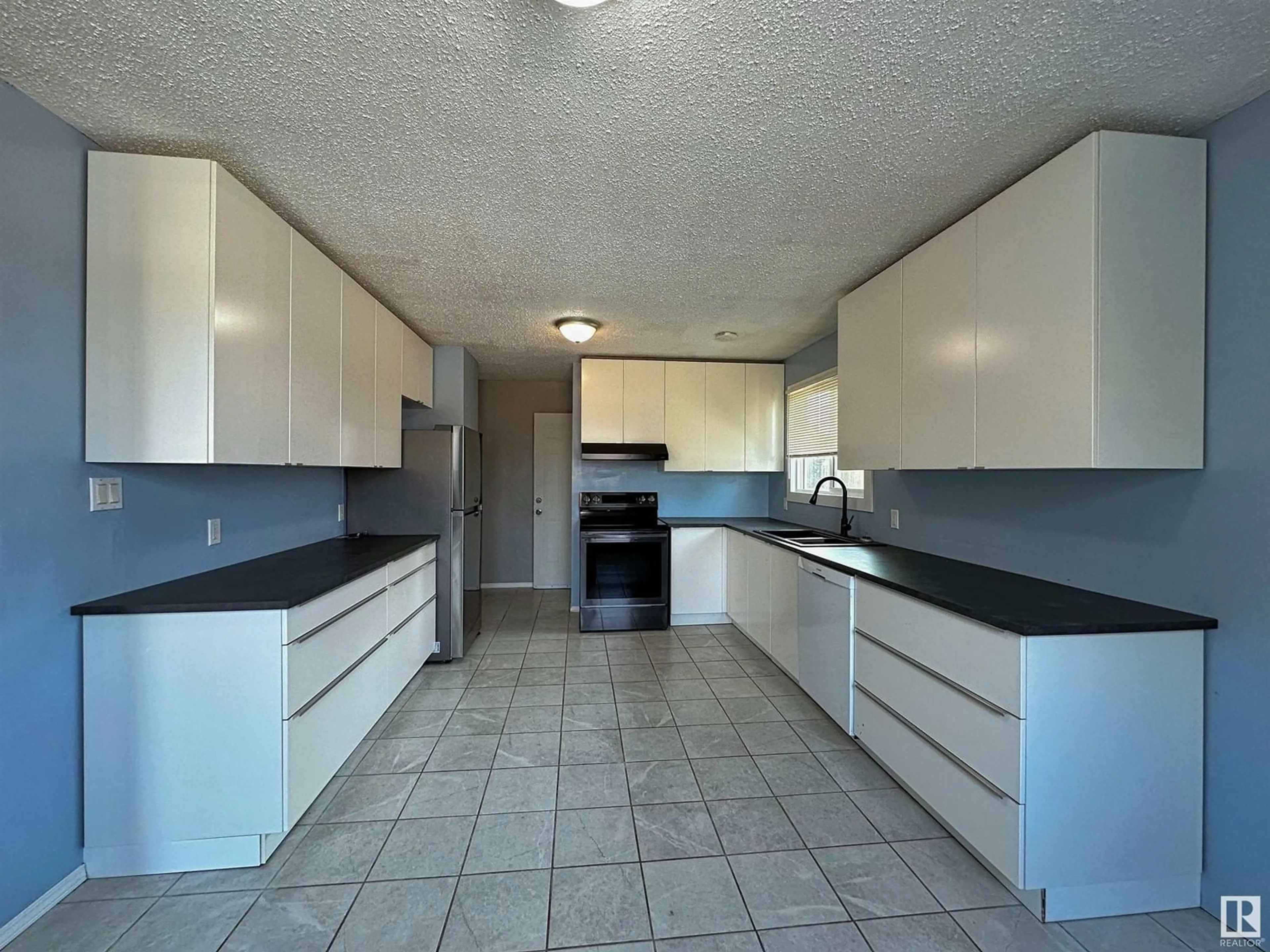 Kitchen, cement floor for 4519 54 ST, Drayton Valley Alberta T7A1K7