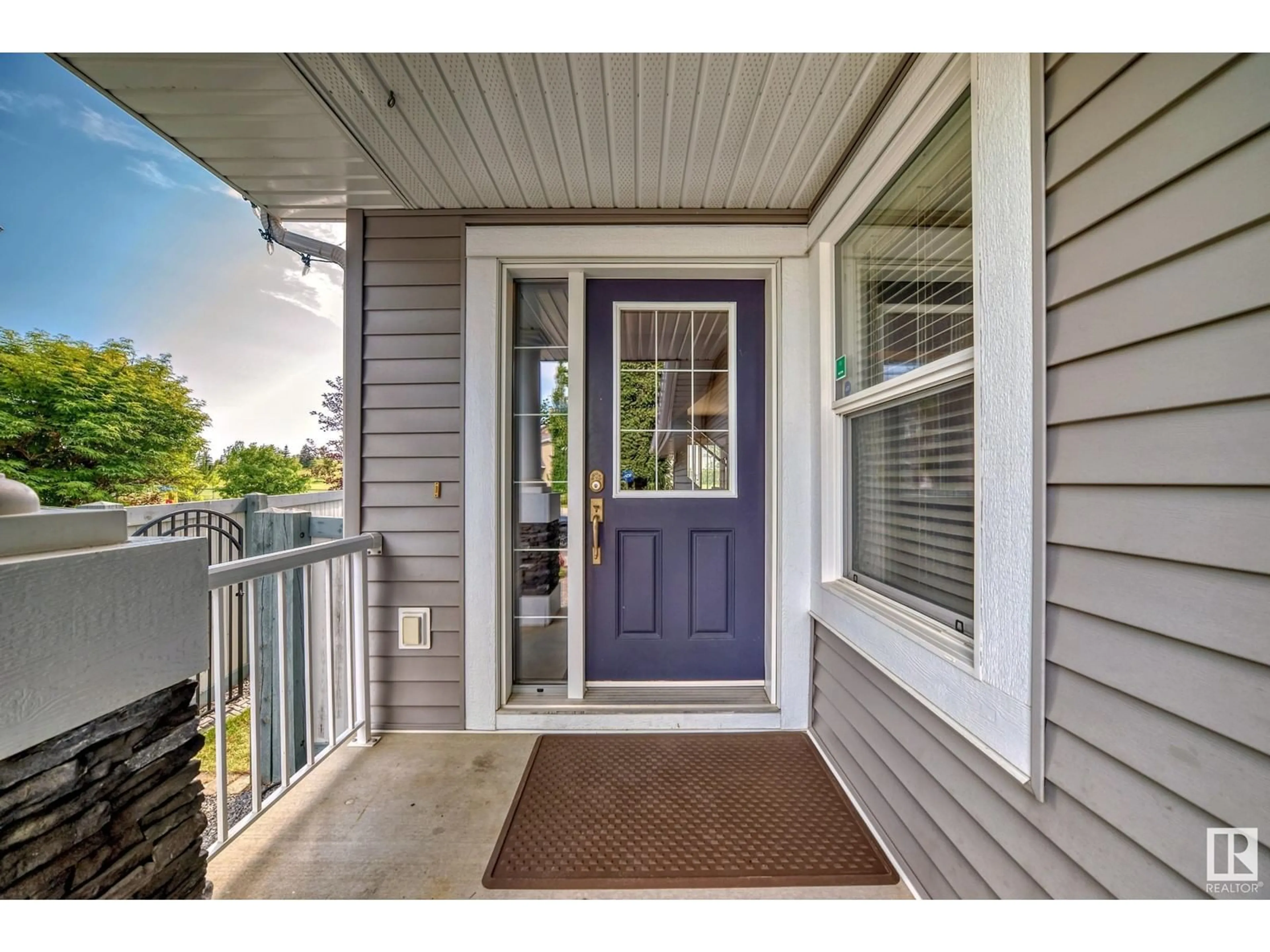 Indoor entryway for 1836 80 ST SW, Edmonton Alberta T6X0Z8