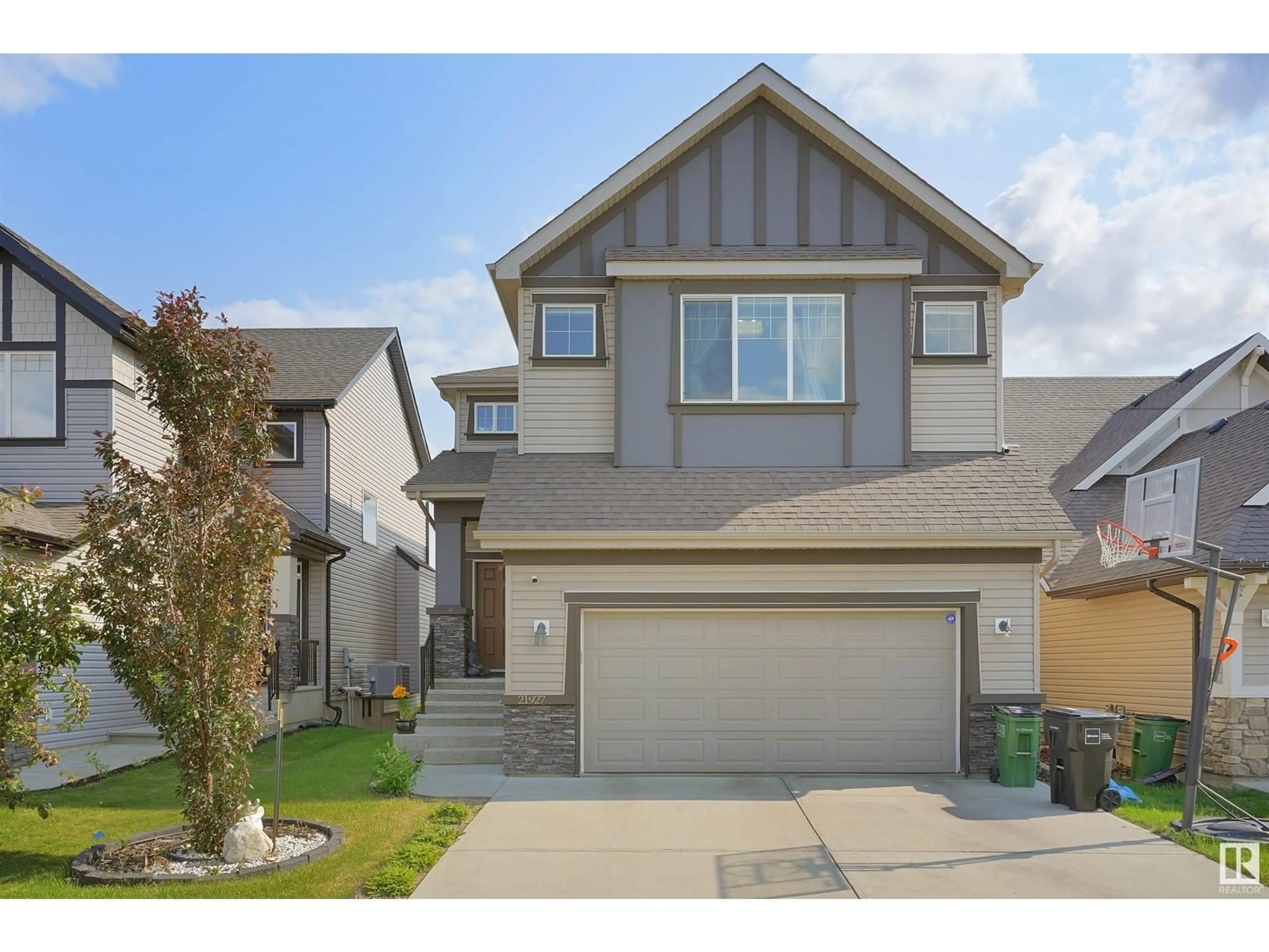 Frontside or backside of a home for 21927 98 AV NW, Edmonton Alberta T5T4M1