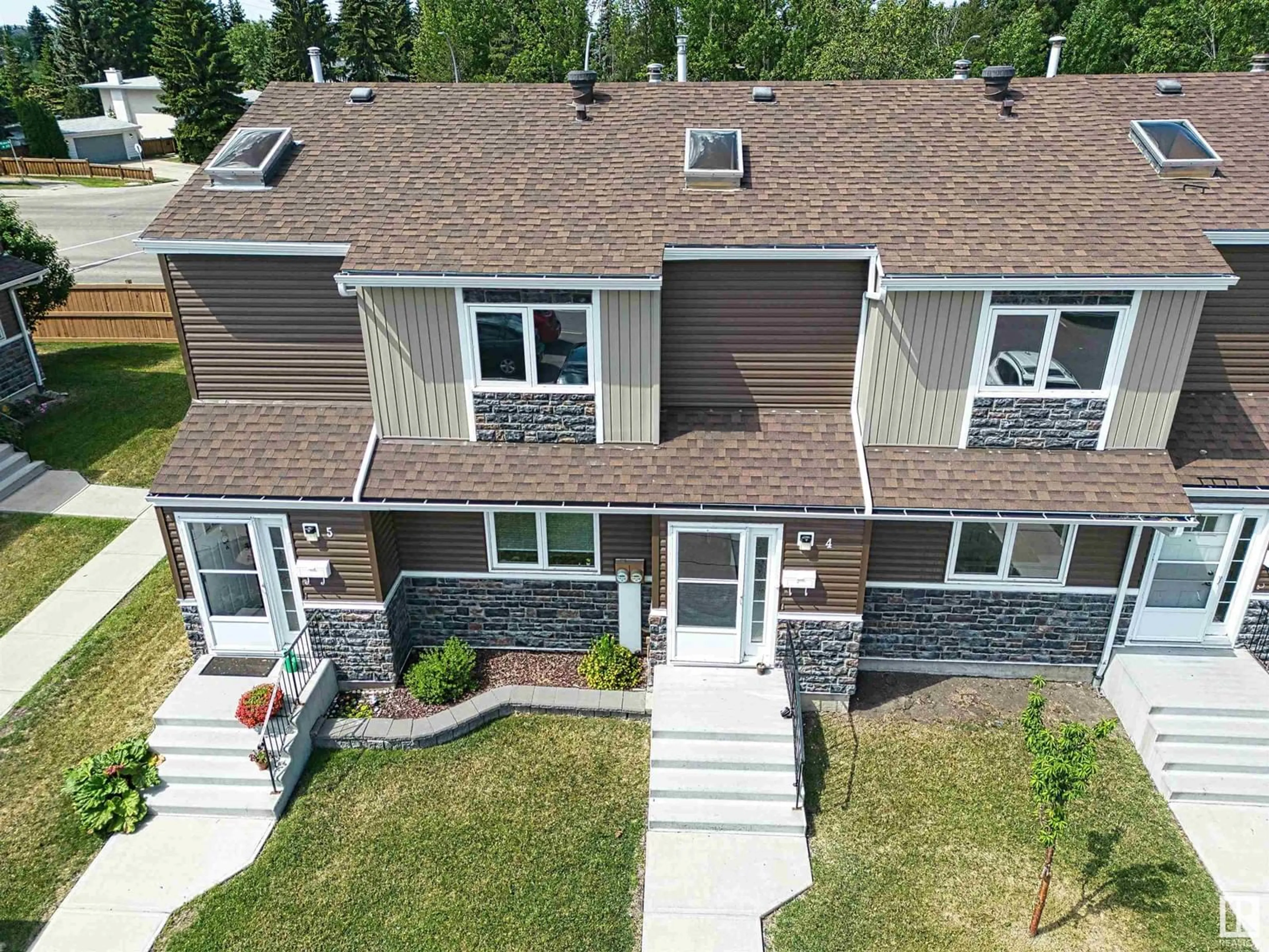 A pic from exterior of the house or condo for #4 3115 119 ST NW, Edmonton Alberta T6J5N5