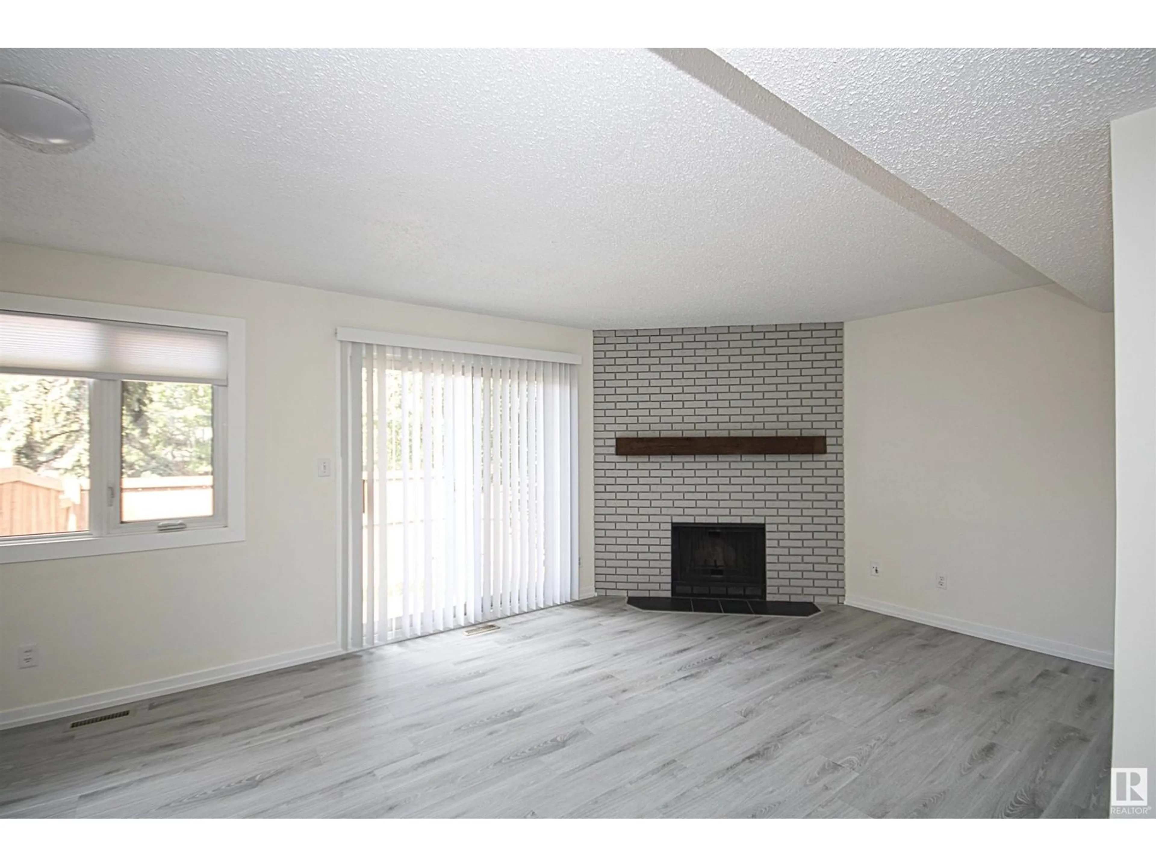 A pic of a room for #4 3115 119 ST NW, Edmonton Alberta T6J5N5