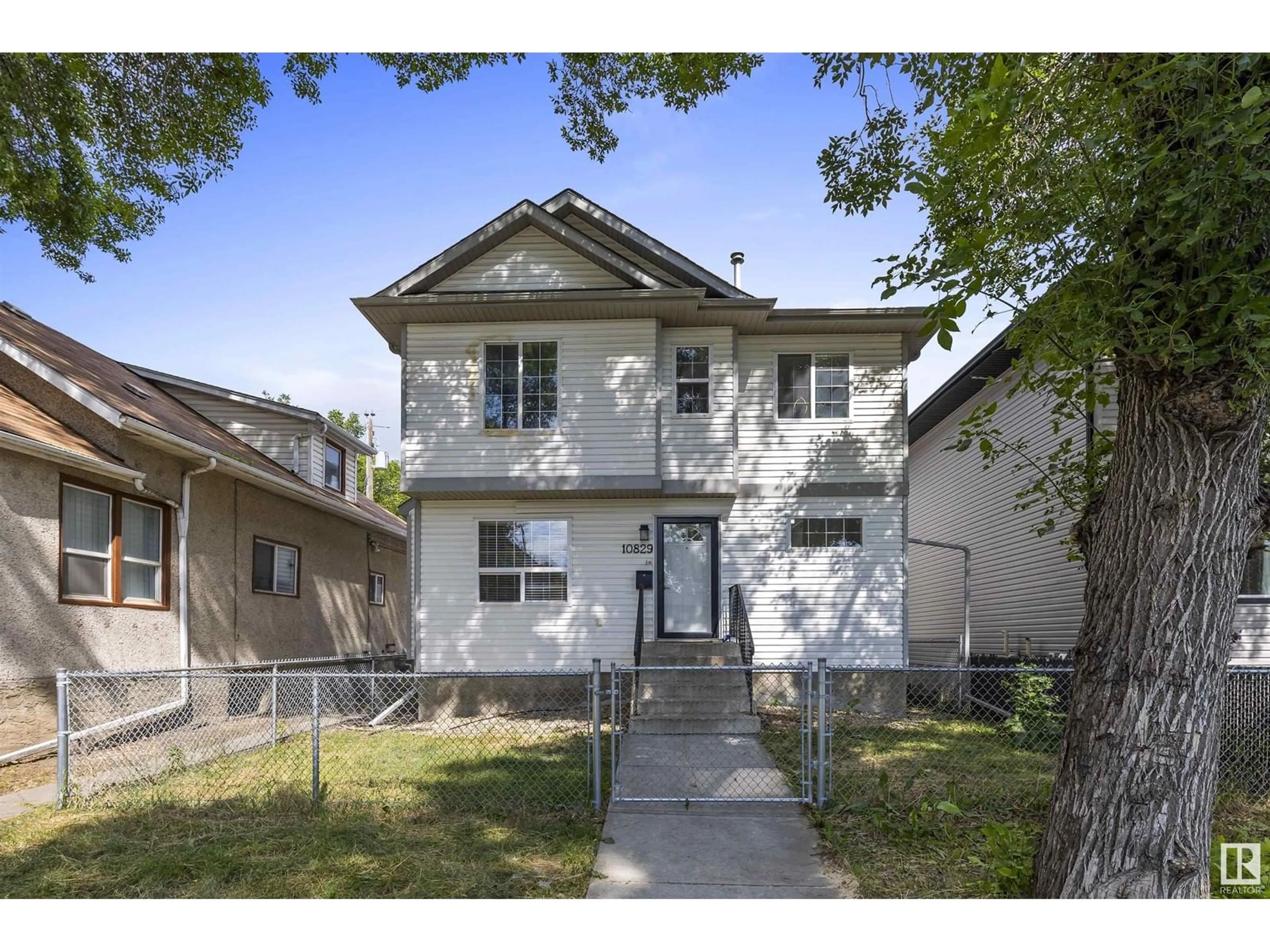 Frontside or backside of a home for 10829 93 ST NW, Edmonton Alberta T5H1Y7