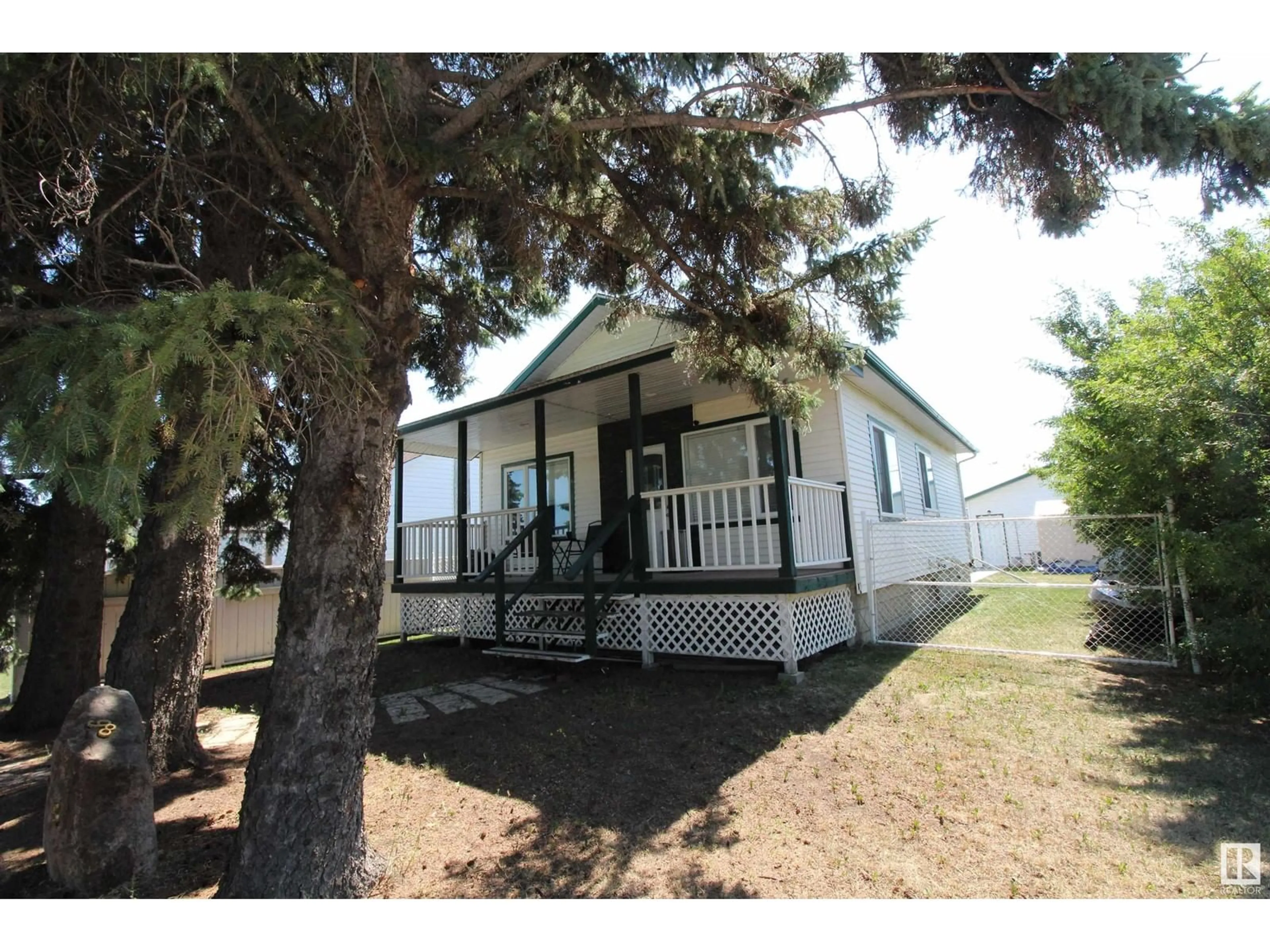 Cottage for 9815 109 ST, Westlock Alberta T7P1P3