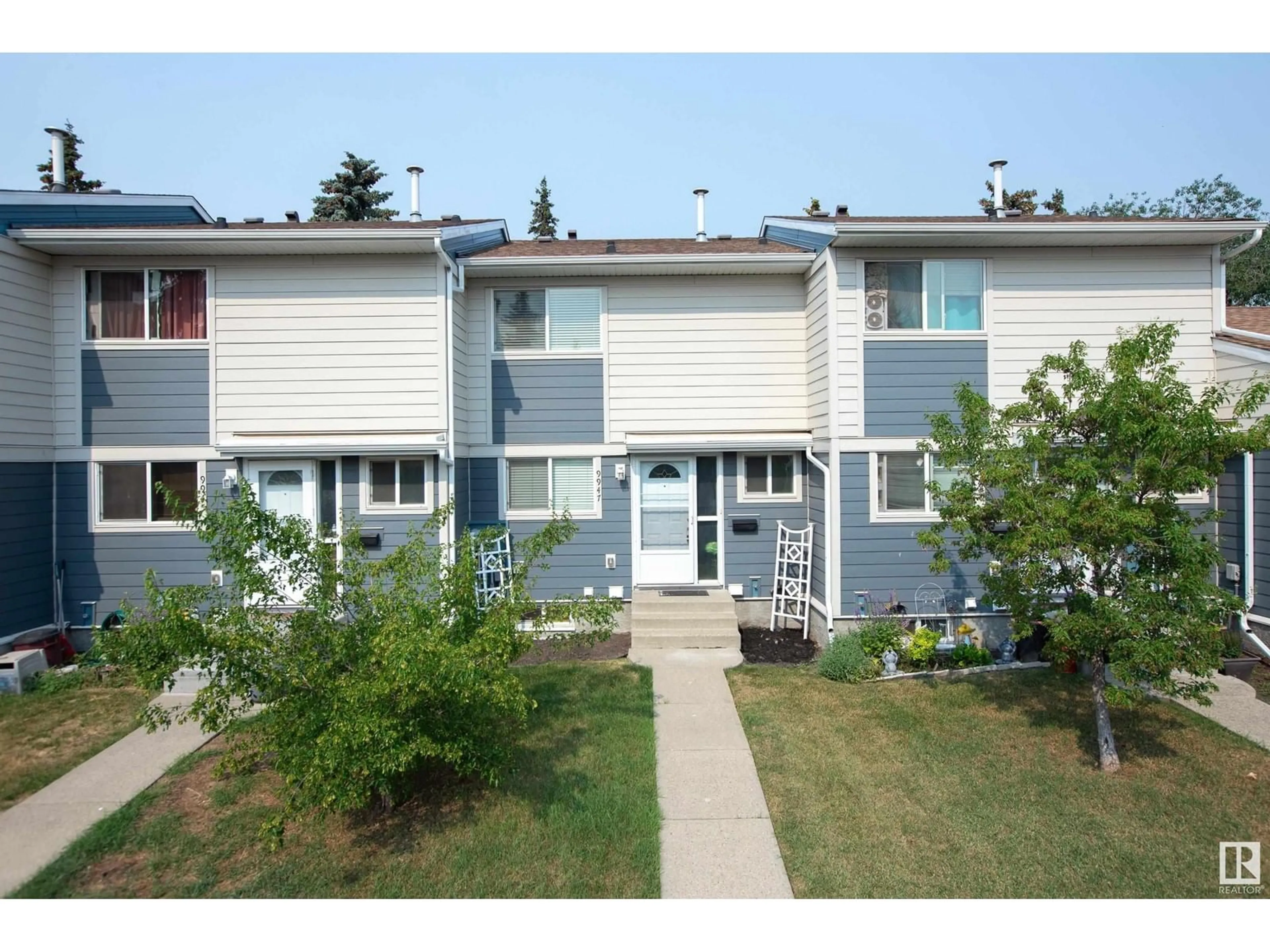 A pic from exterior of the house or condo for 9947 171 AV NW, Edmonton Alberta T5X4X2