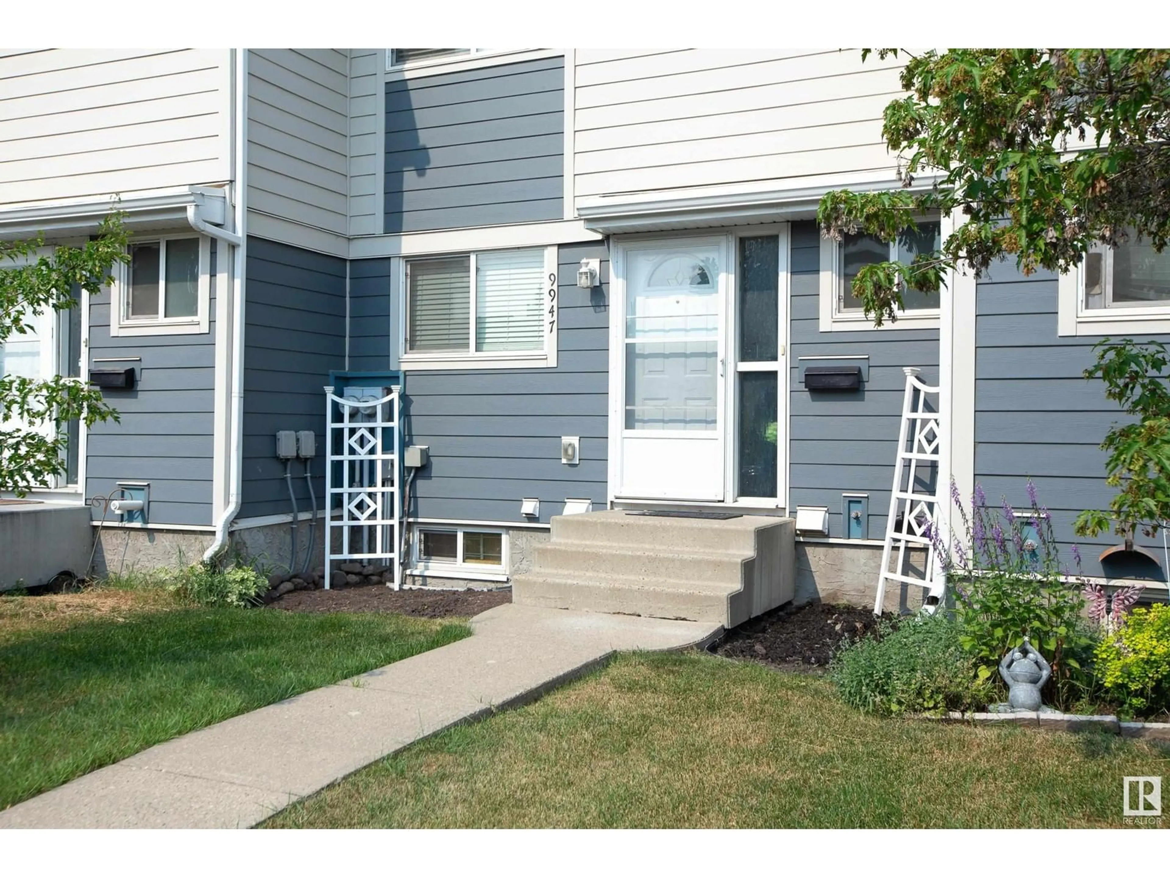 A pic from exterior of the house or condo for 9947 171 AV NW, Edmonton Alberta T5X4X2