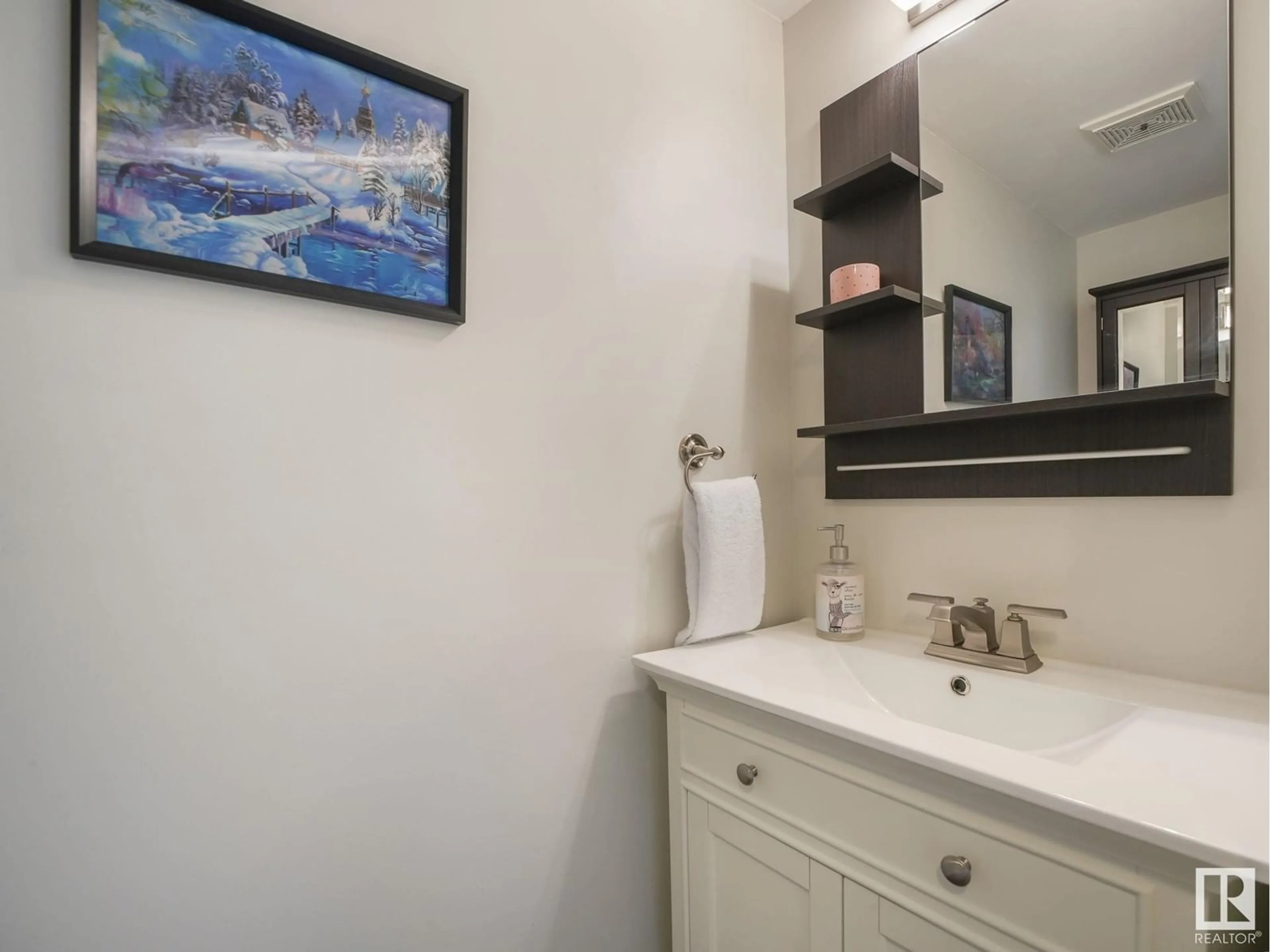 Standard bathroom for 914 ABBOTTSFIELD RD NW, Edmonton Alberta T5W4R4