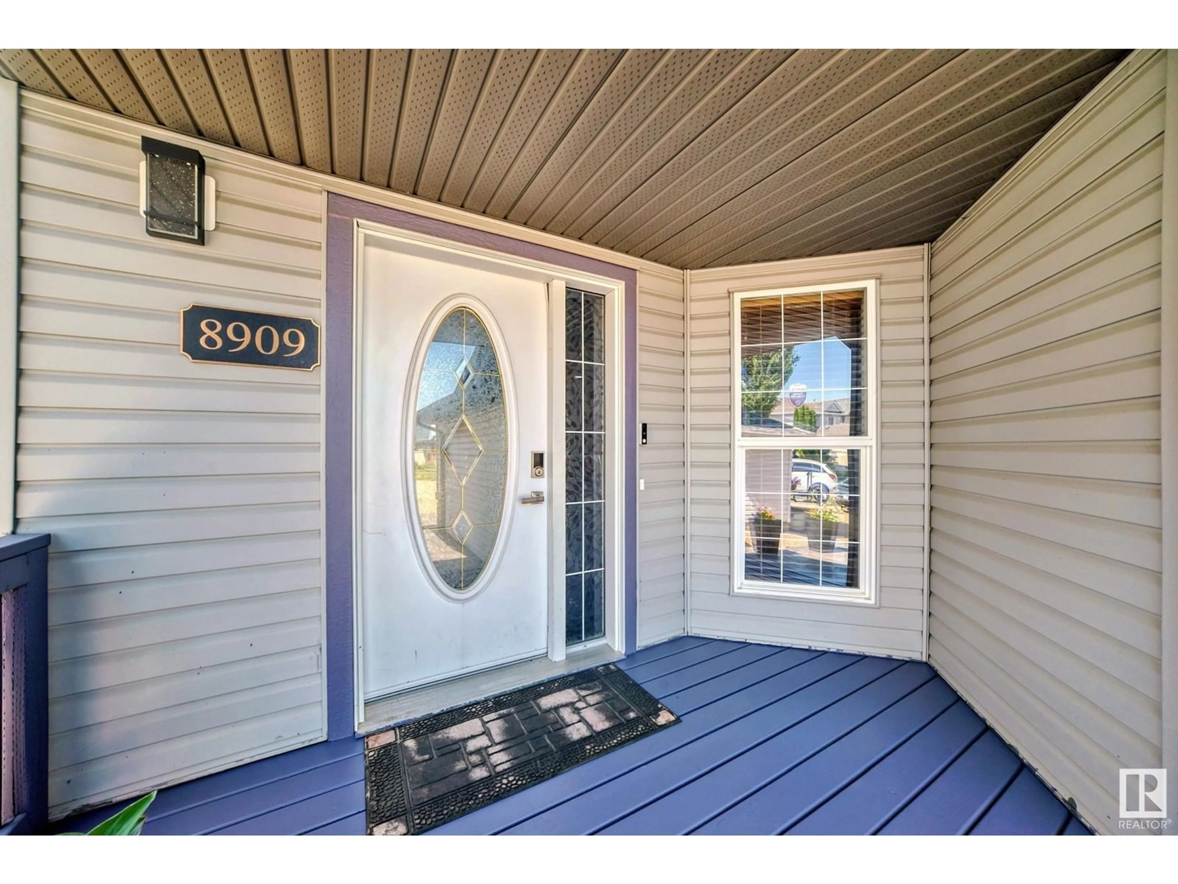 Indoor entryway for 8909 8 AV SW, Edmonton Alberta T6X1B9