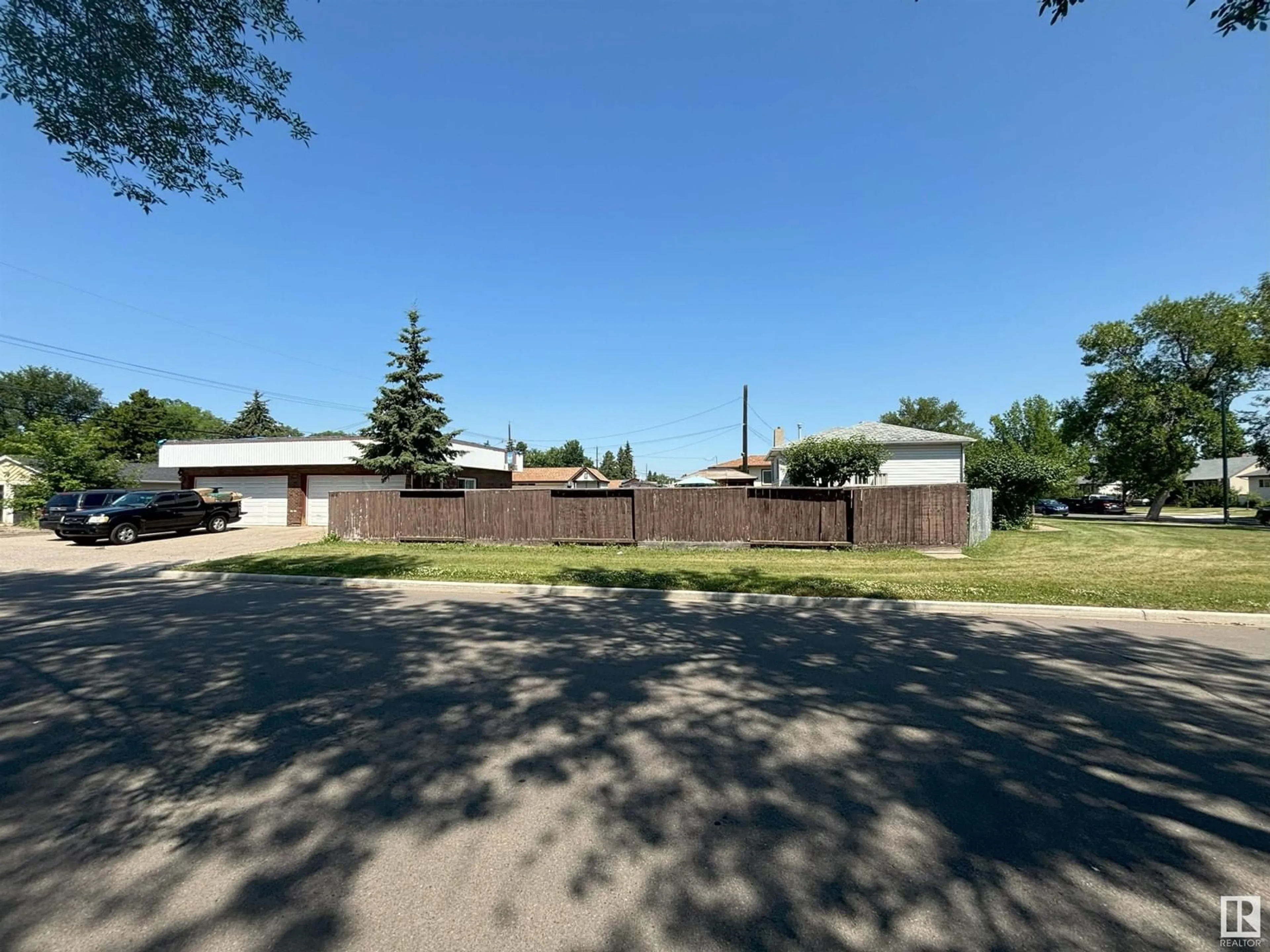 Fenced yard for 12310 80 ST NW, Edmonton Alberta T5B2P6