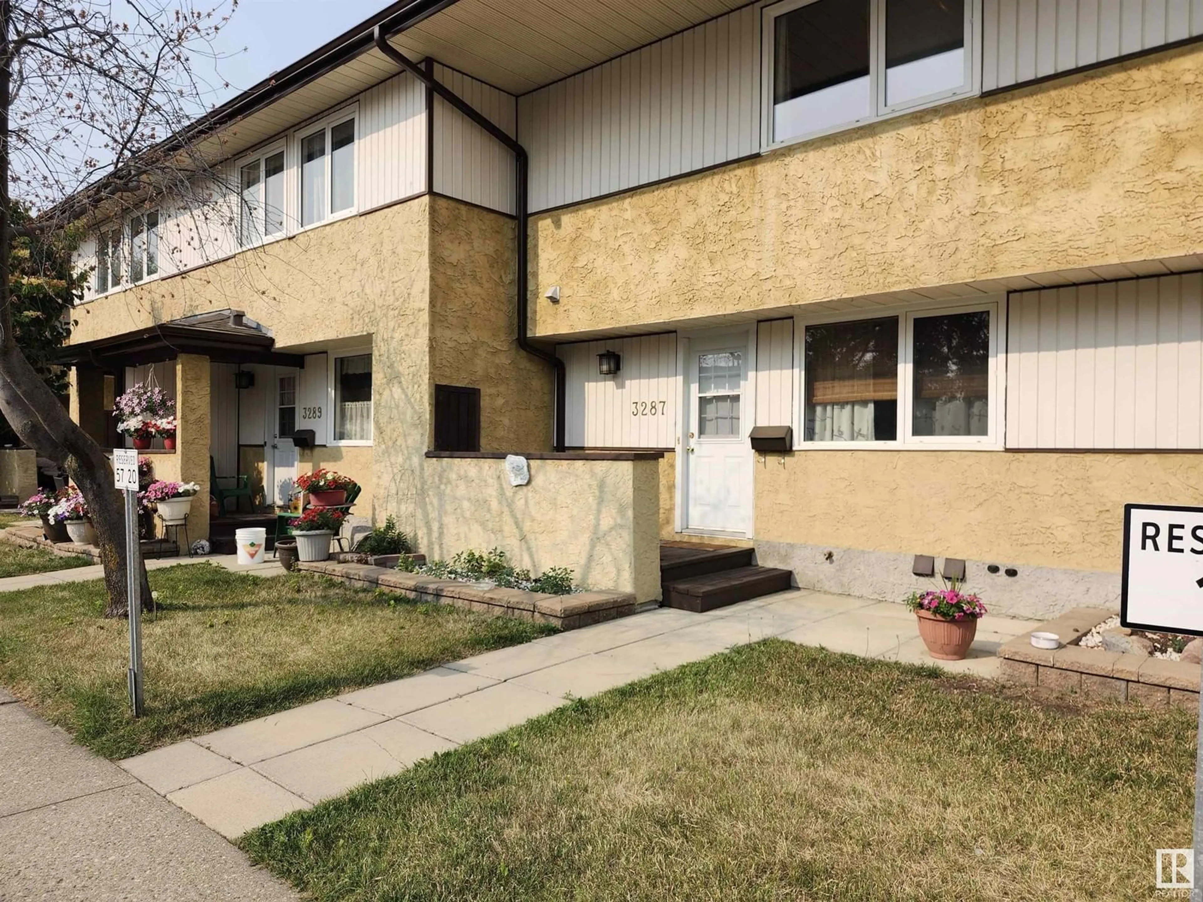 A pic from exterior of the house or condo for 3287 139 AV NW, Edmonton Alberta T5Y1T2