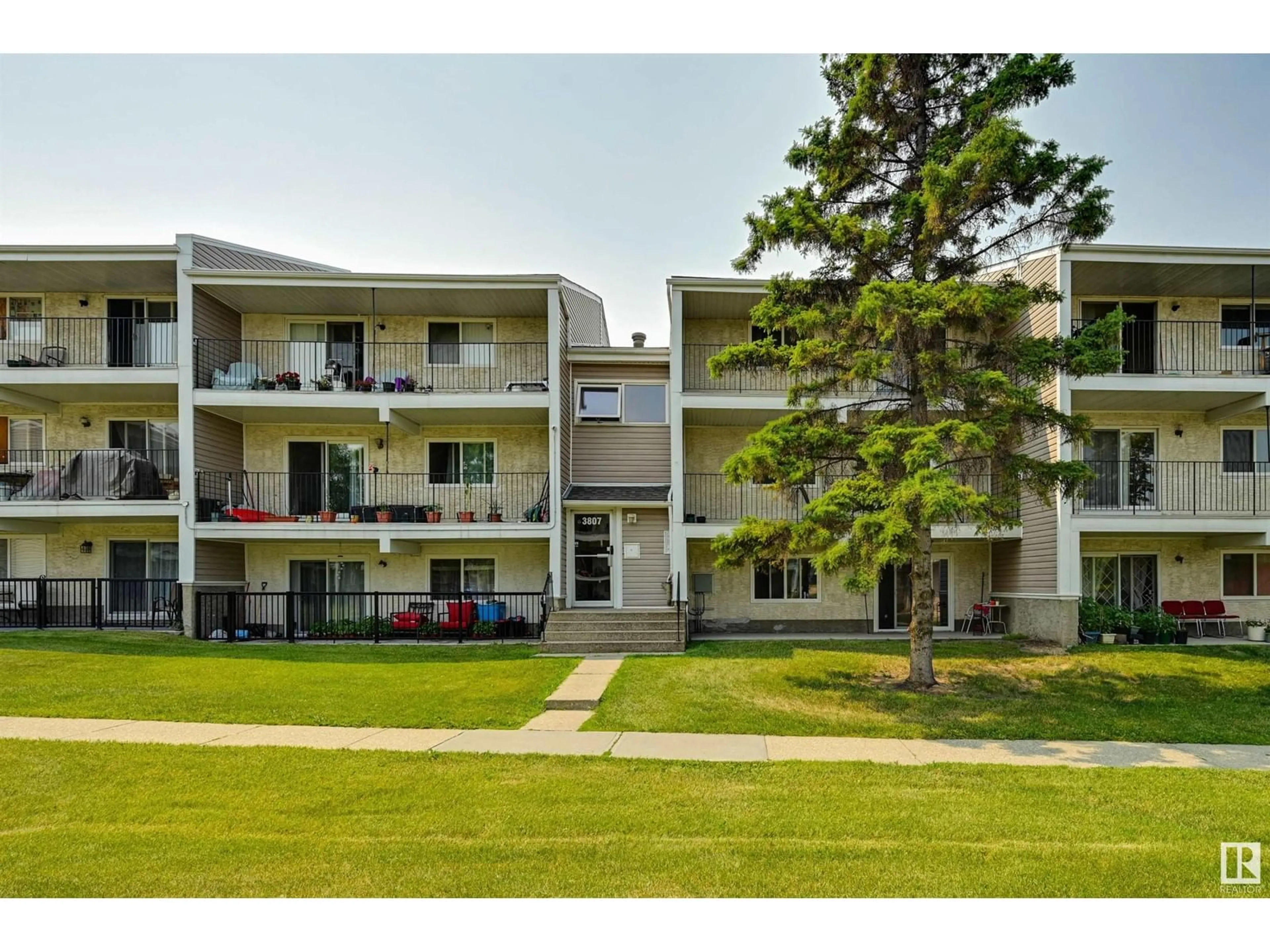 A pic from exterior of the house or condo for #5 3807 76 ST NW, Edmonton Alberta T6K2P9