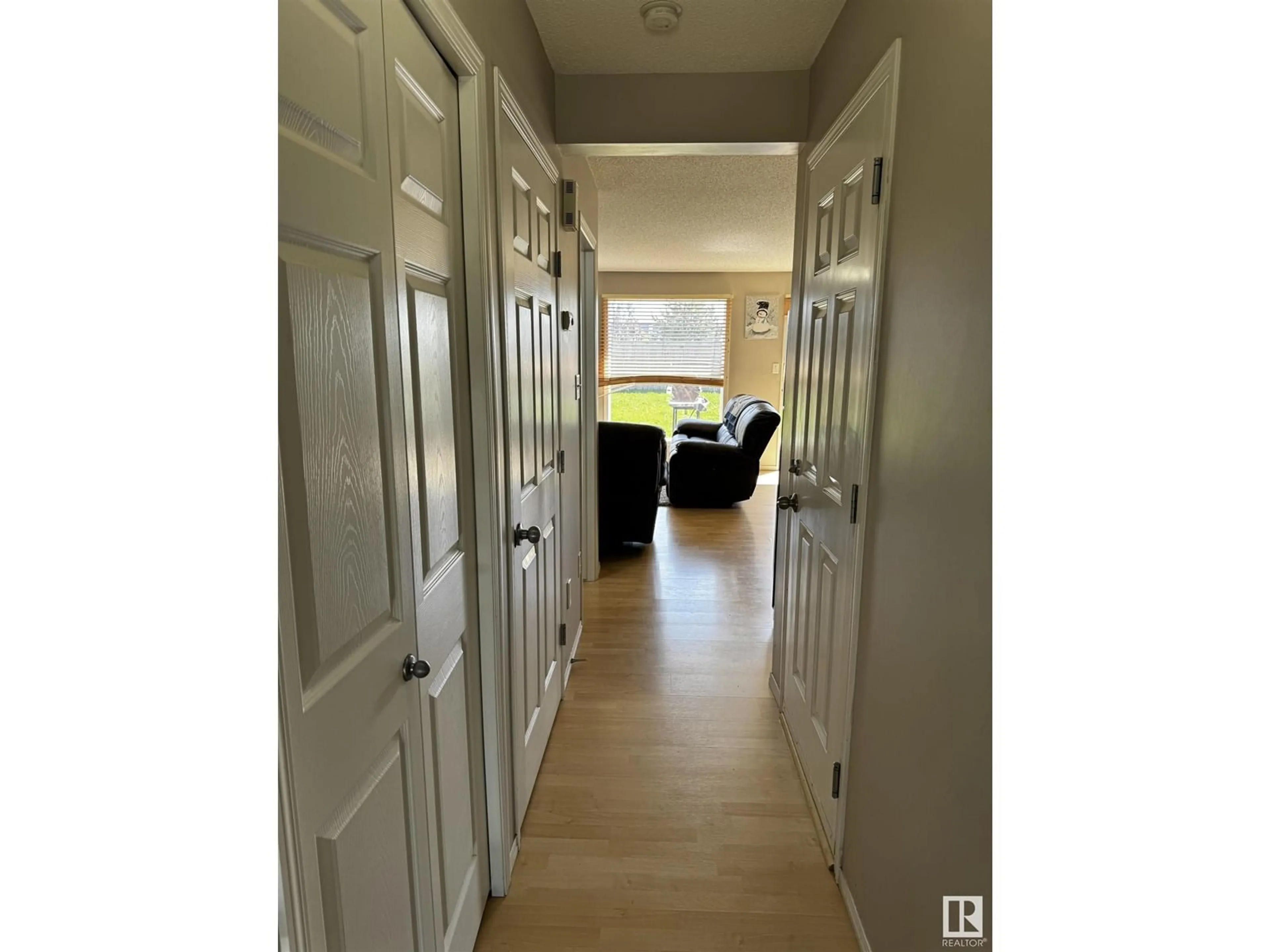 Indoor entryway for 2727 23 ST NW NW, Edmonton Alberta T6T0A5