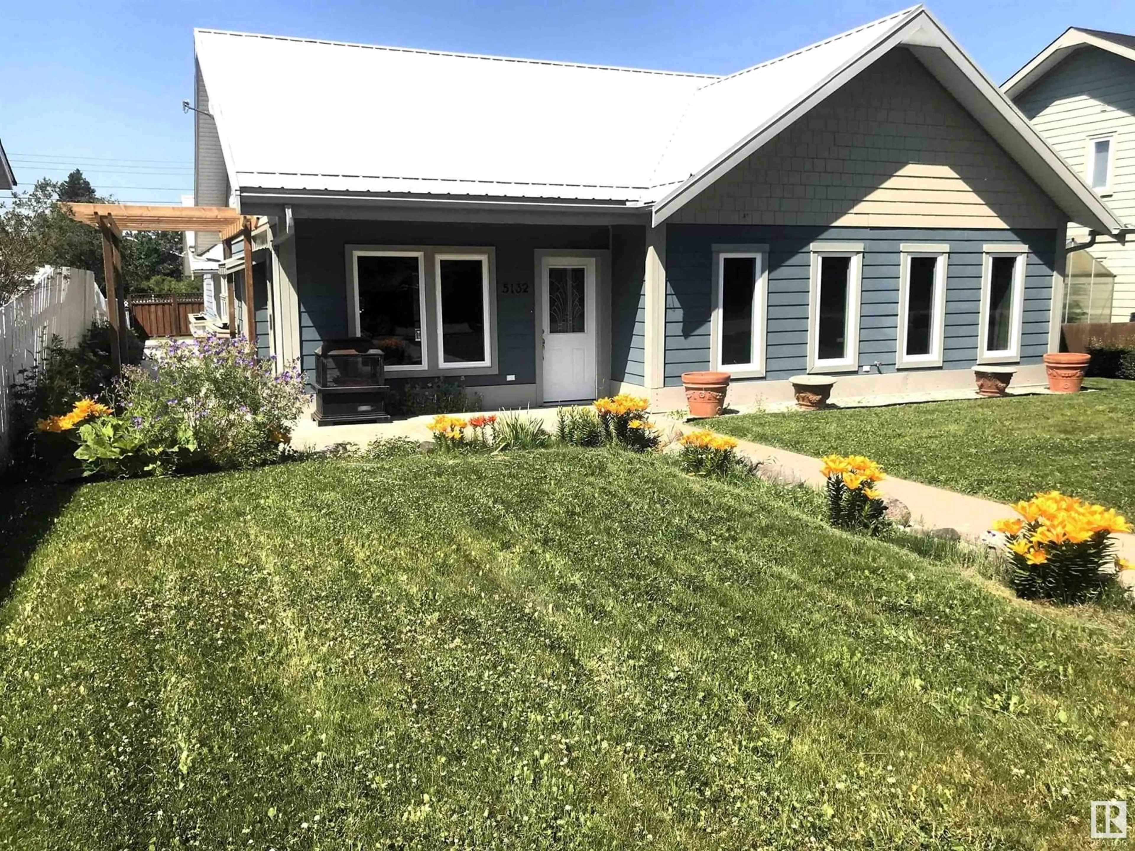 Frontside or backside of a home, cottage for 5132 49 St, Entwistle Alberta T0E0S0