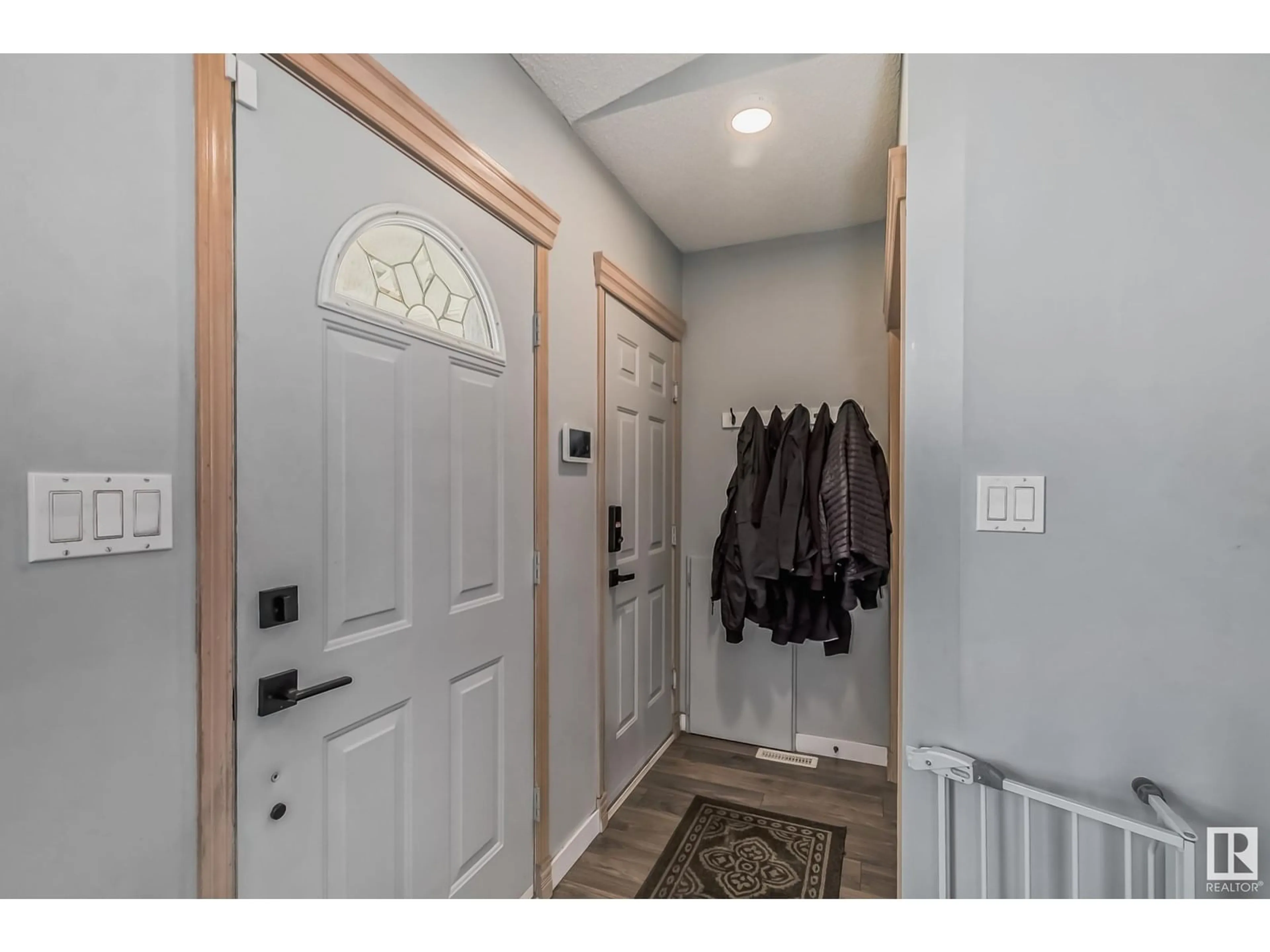 Indoor entryway for 16703 88 ST NW, Edmonton Alberta T5Z2X3