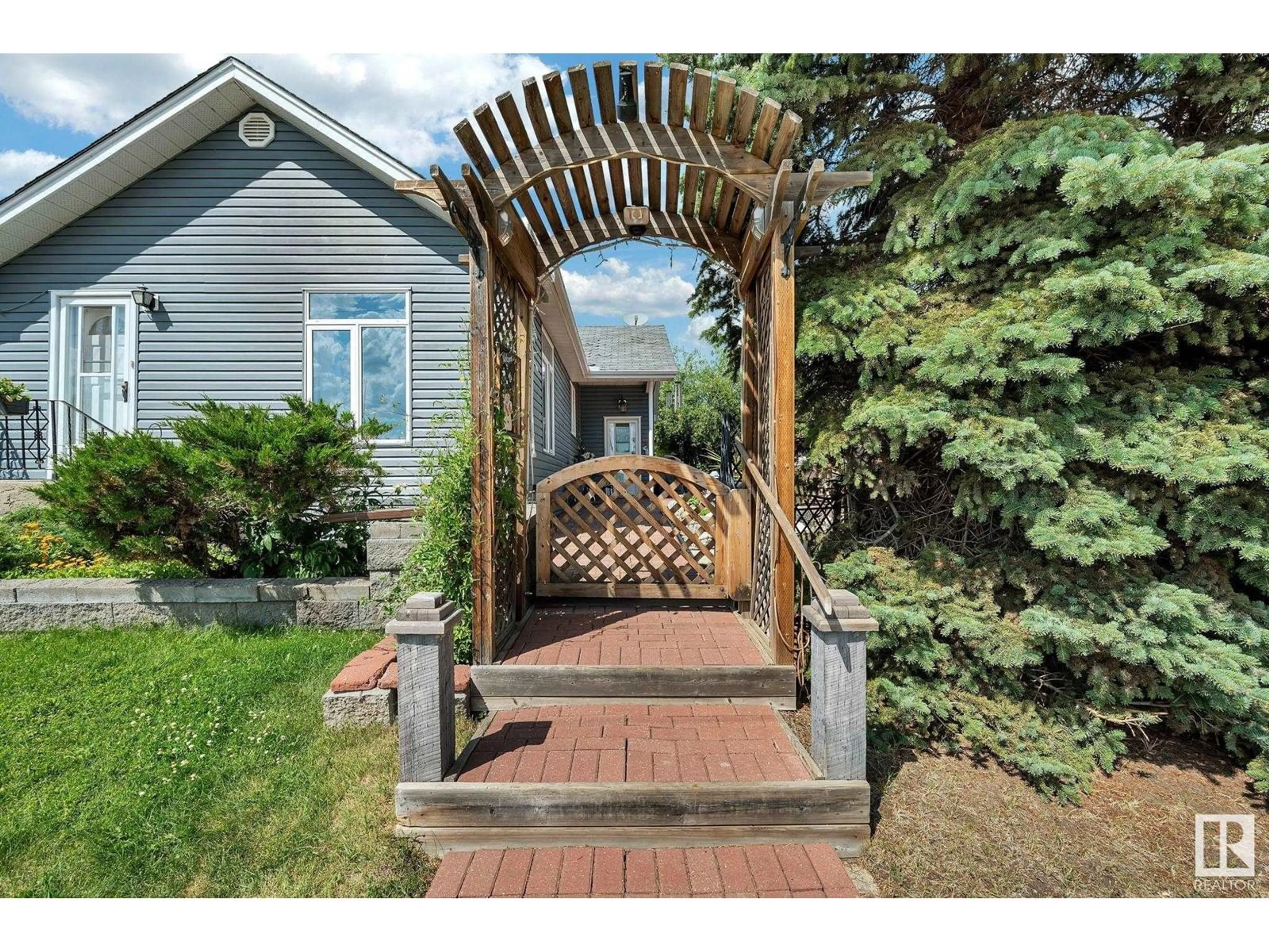 Patio for 5218 52 AV, Wabamun Alberta T0E2K0