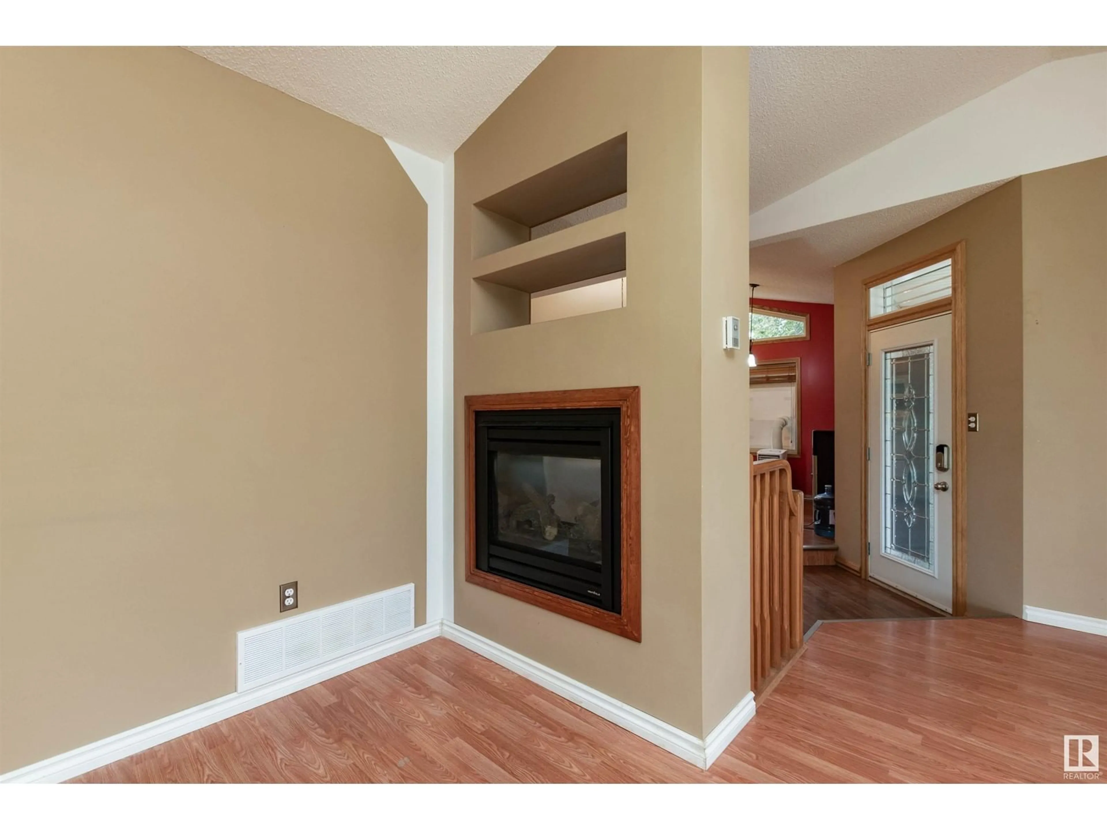 Indoor entryway, wood floors for 154 1 AV, Hilliard Alberta T0B2B0