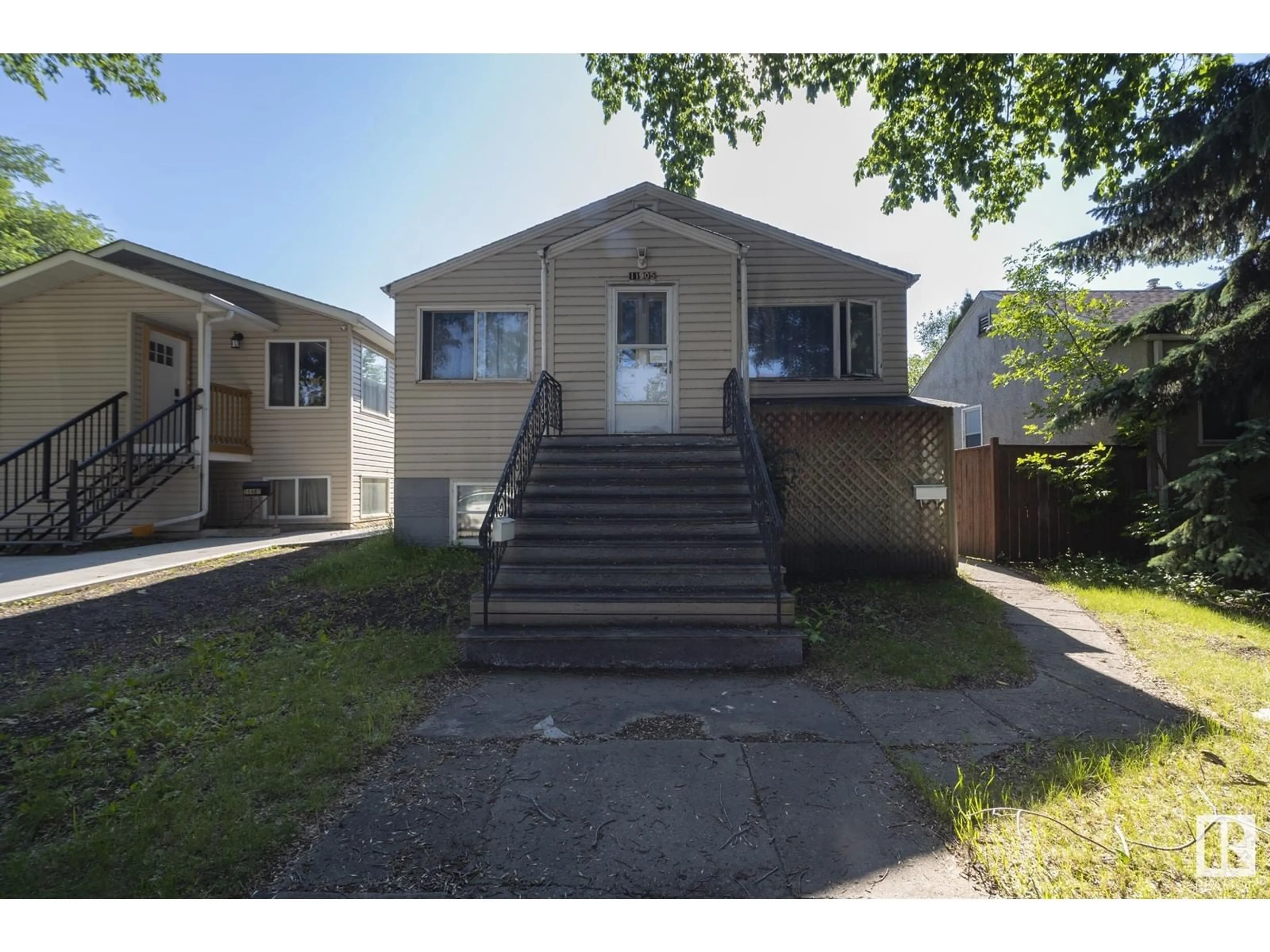 Frontside or backside of a home for 11905 70 ST NW, Edmonton Alberta T5B1V1