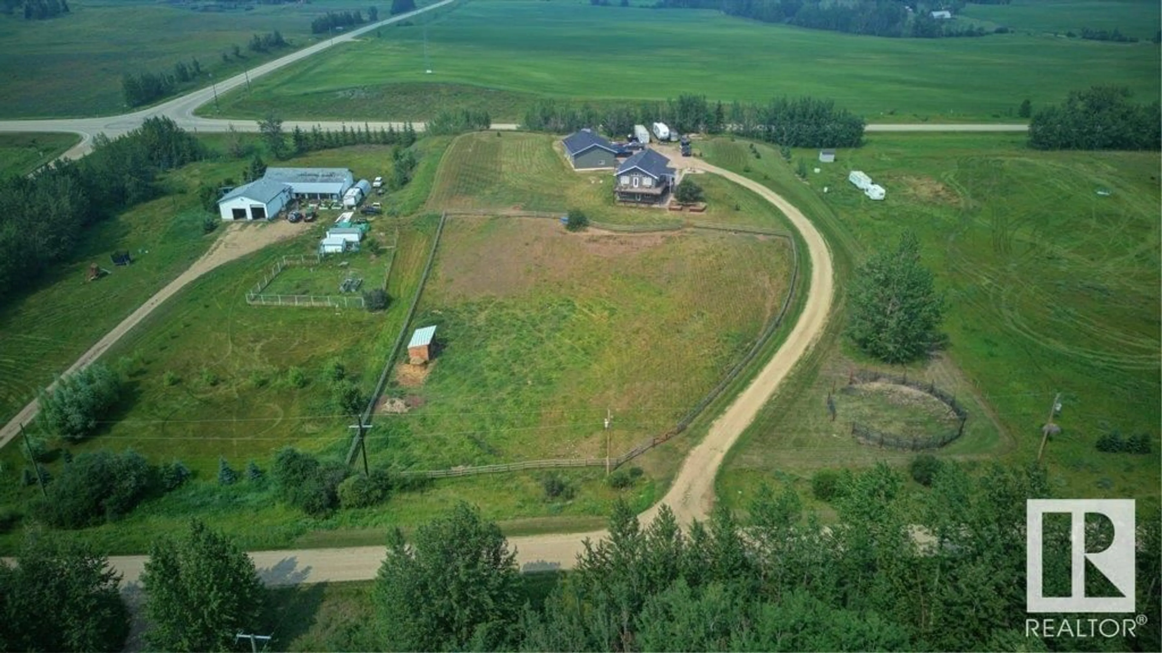 Fenced yard for 234 lakeside drive, Rural Barrhead County Alberta T7N1N3