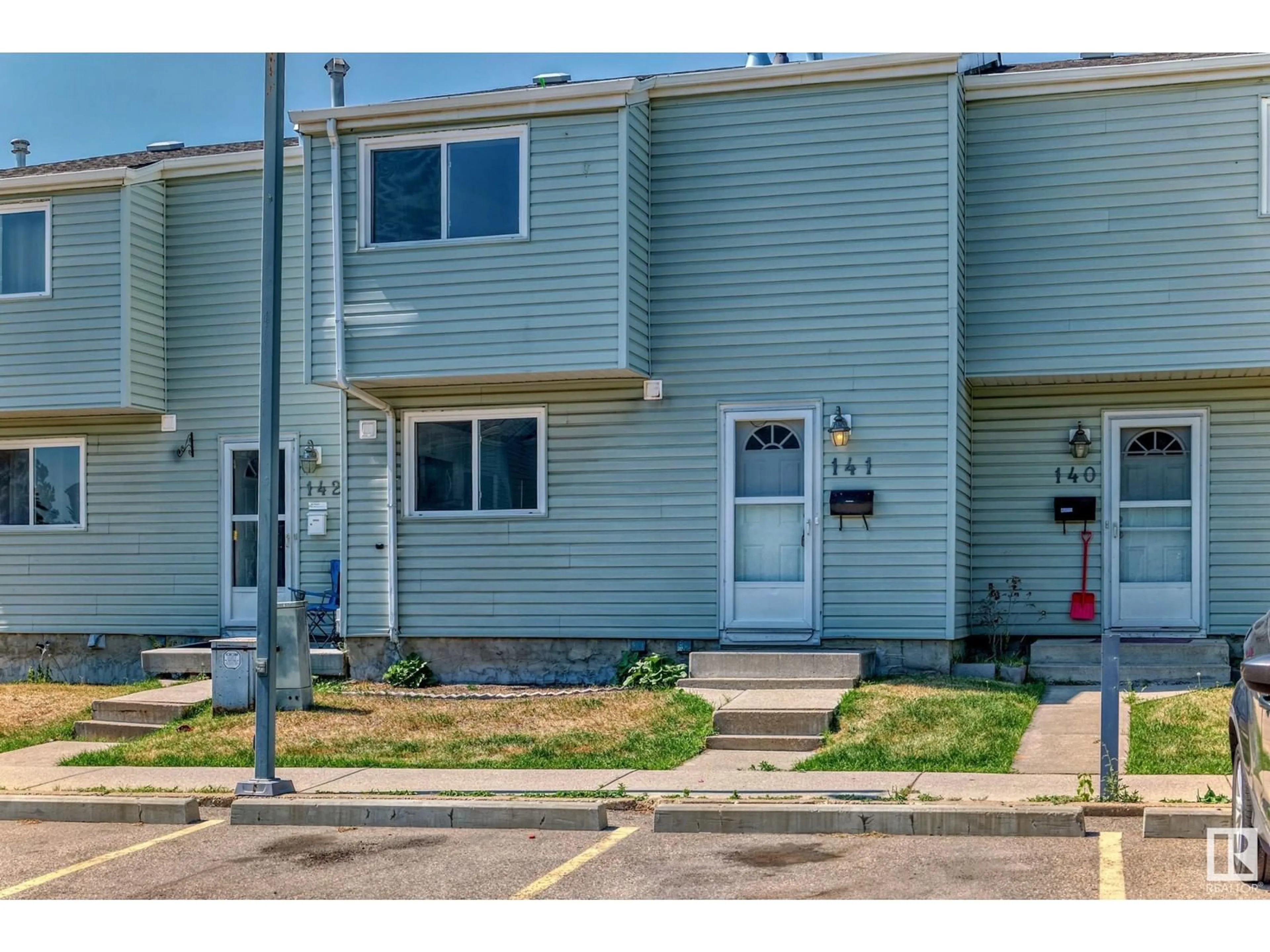 A pic from exterior of the house or condo for 141 DICKINSFIELD CO NW, Edmonton Alberta T5E5V8