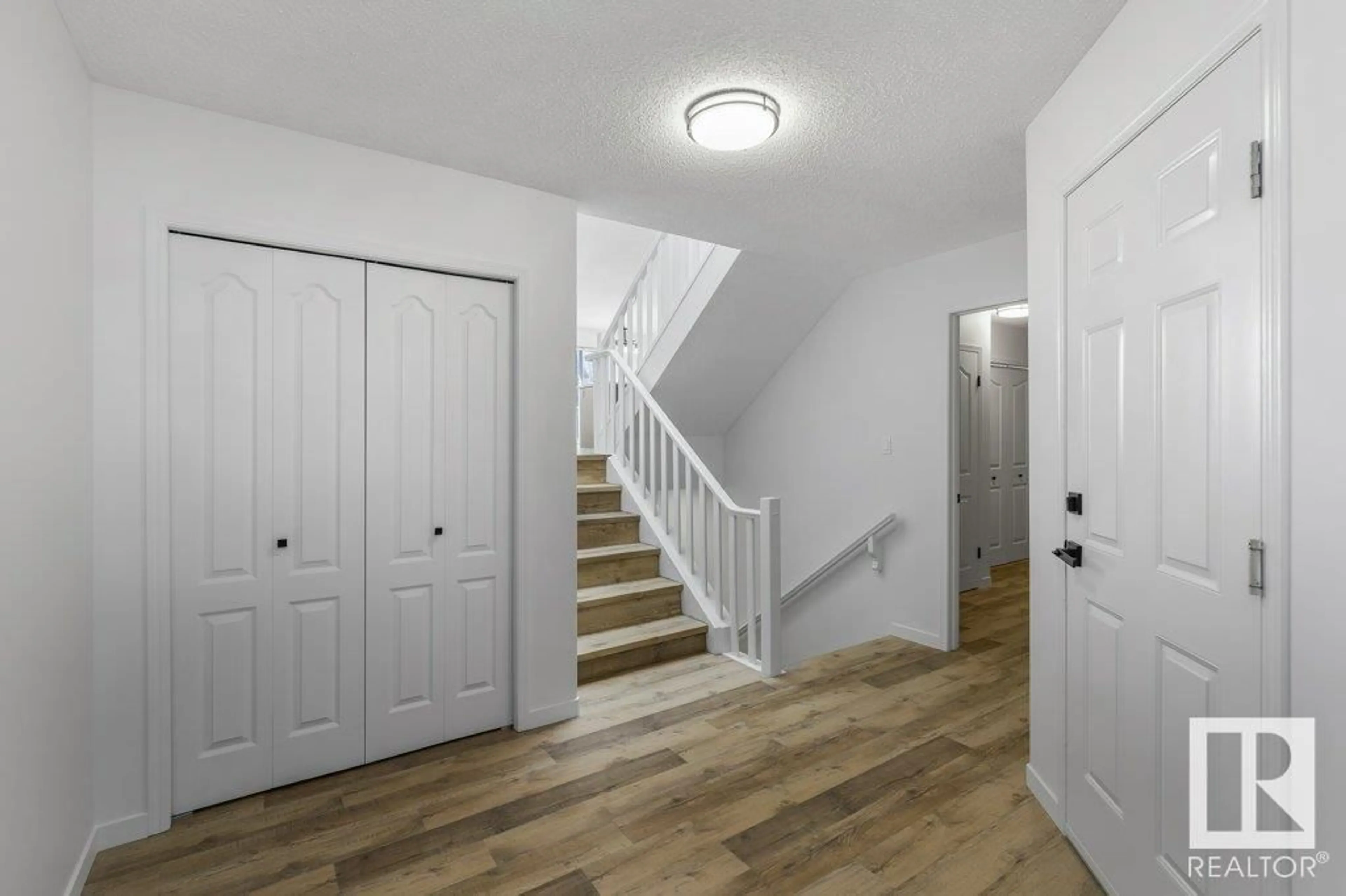 Indoor entryway for #35 85 GERVAIS RD, St. Albert Alberta T8N6H5