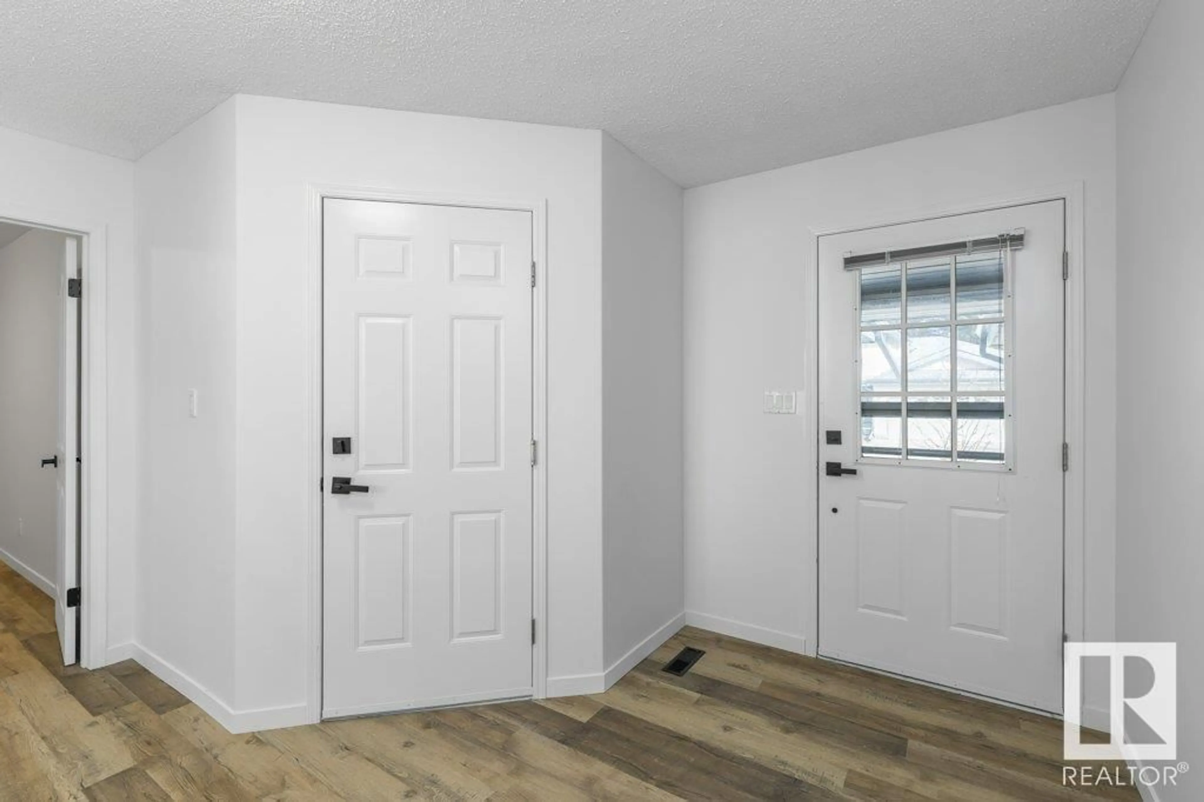 Indoor entryway for #35 85 GERVAIS RD, St. Albert Alberta T8N6H5