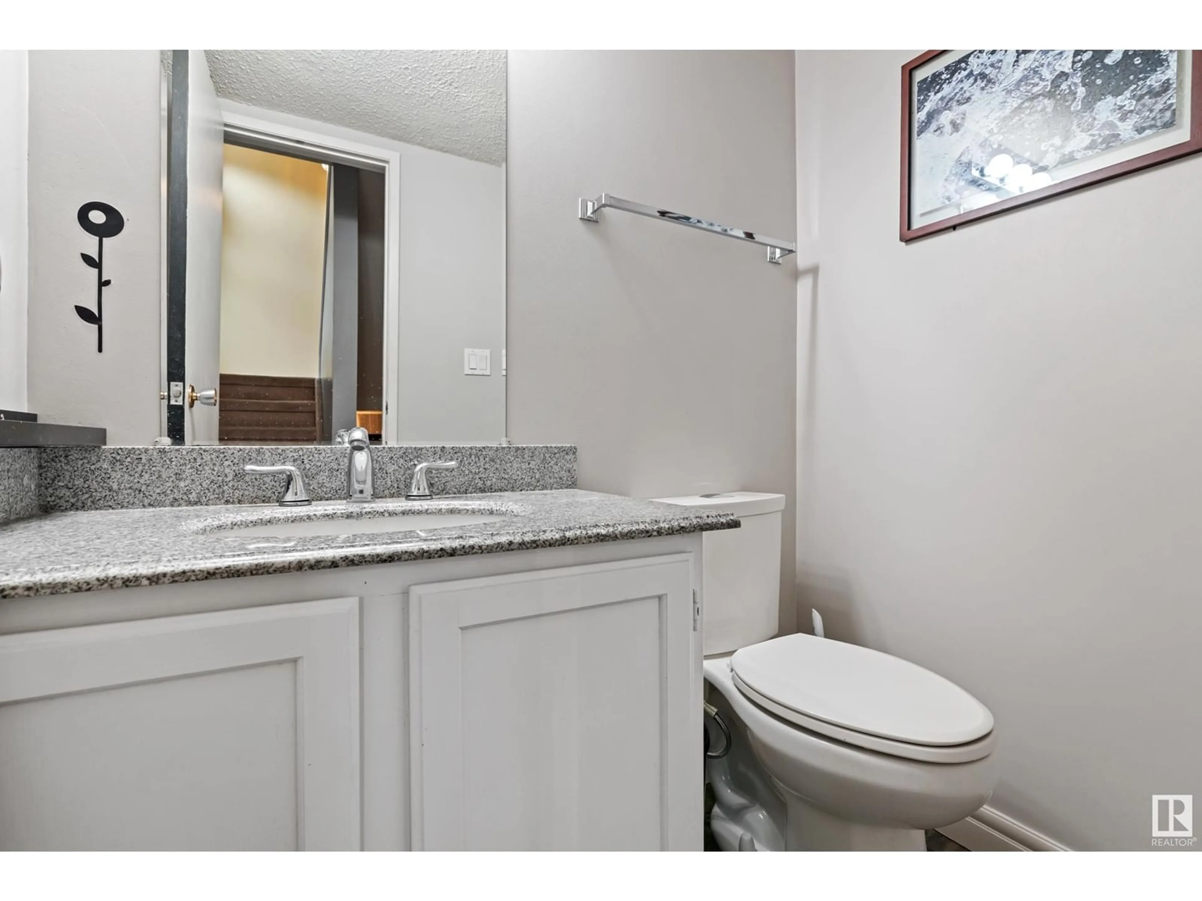 Standard bathroom for 14129 26 ST NW, Edmonton Alberta T5Y1S2