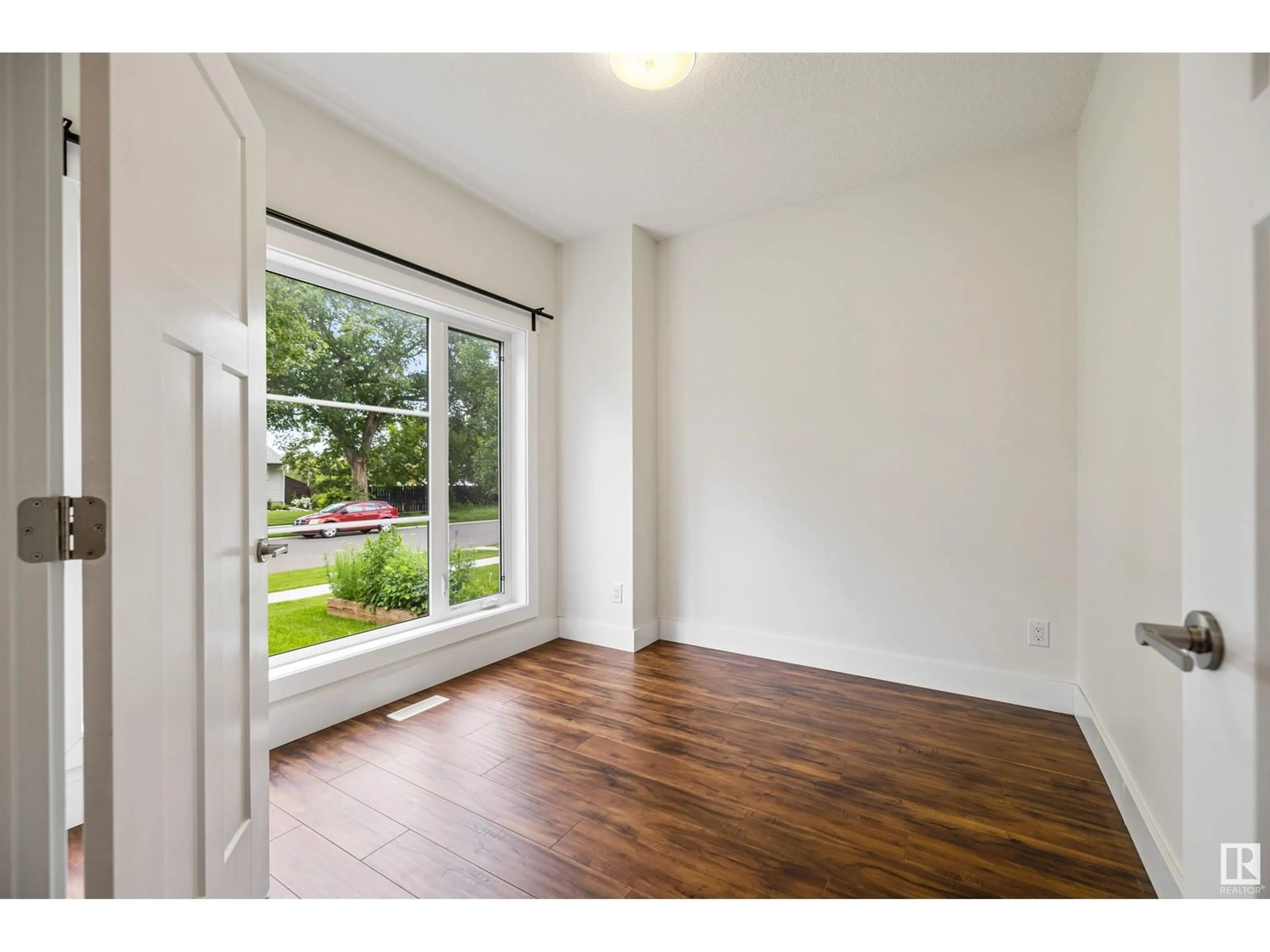 Indoor entryway for 11709 131 ST NW, Edmonton Alberta T5M1C7