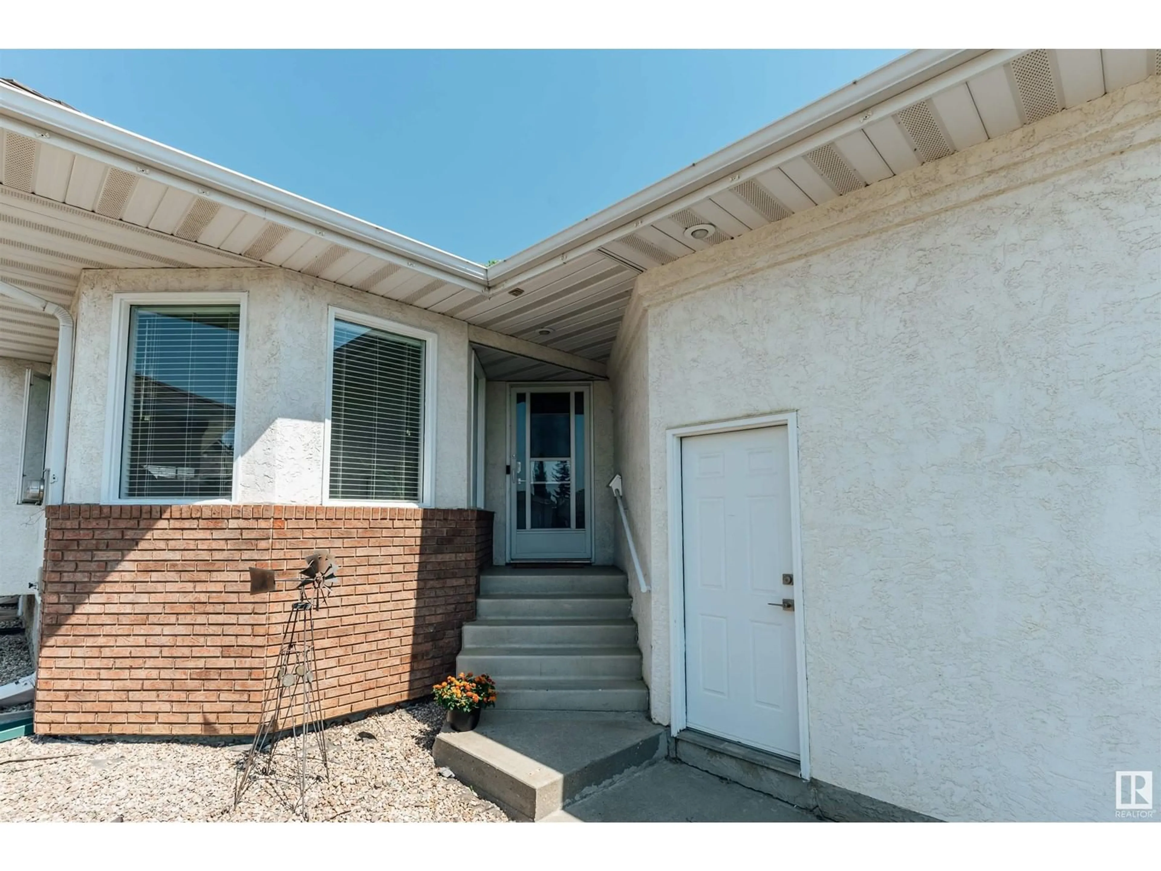 A pic from exterior of the house or condo for 16 EASTWOOD PL, St. Albert Alberta T8N5T5