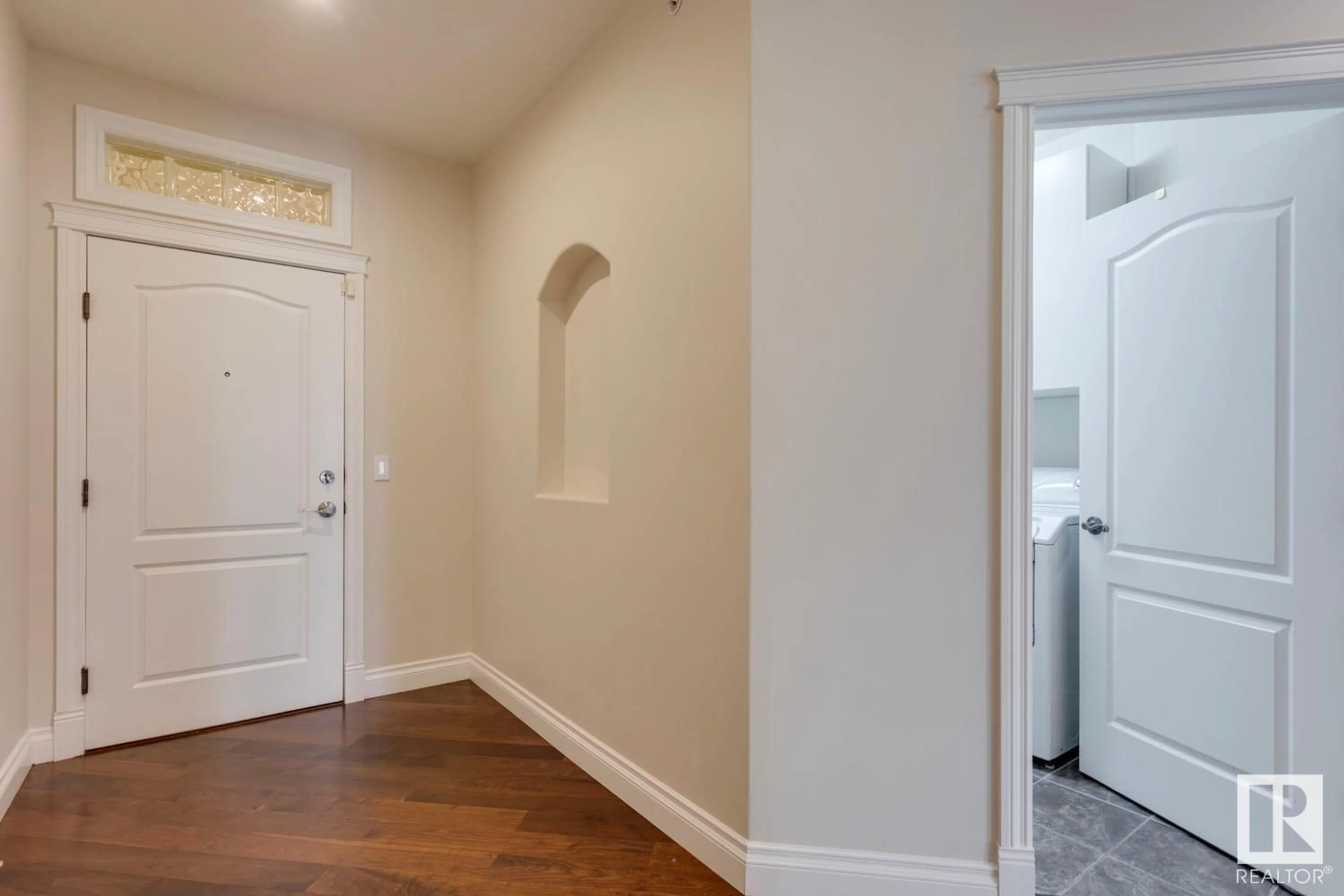 Indoor entryway for #501 10178 117 ST NW, Edmonton Alberta T5K2X9