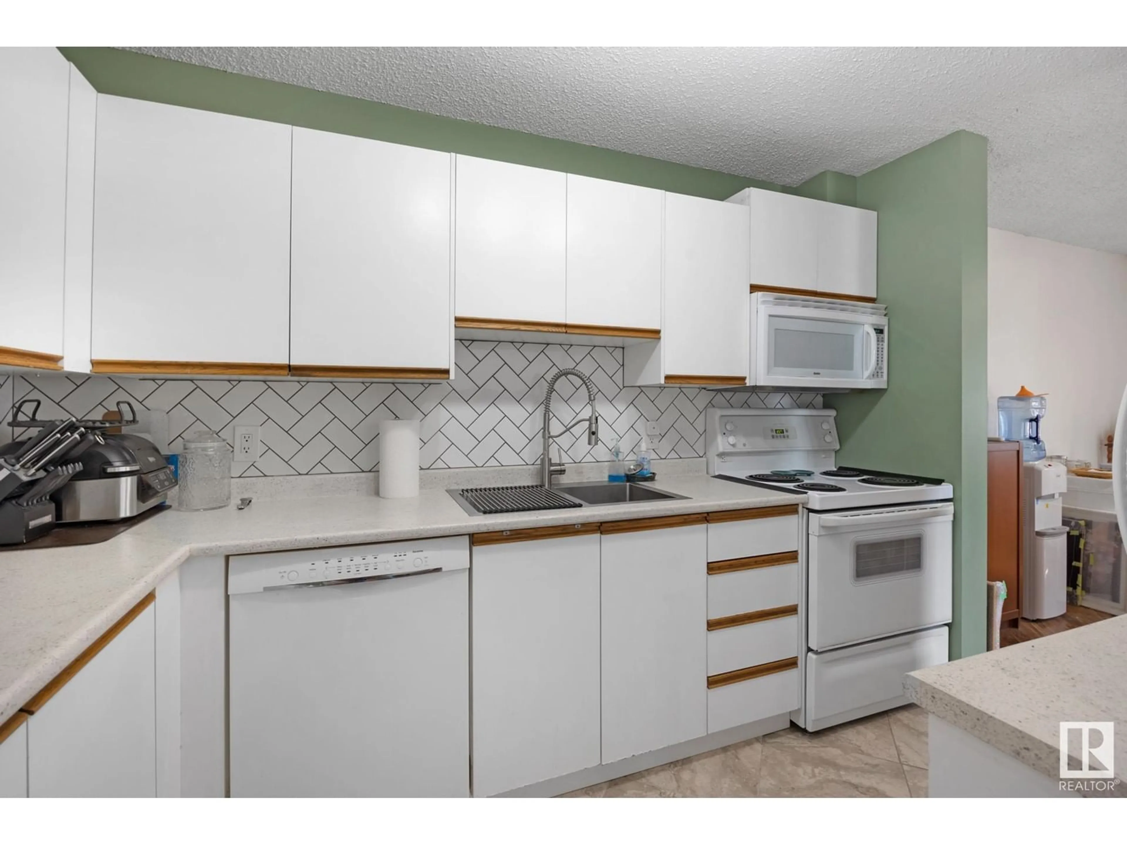 Standard kitchen for #101 6310 101 AV NW, Edmonton Alberta T6A0H5