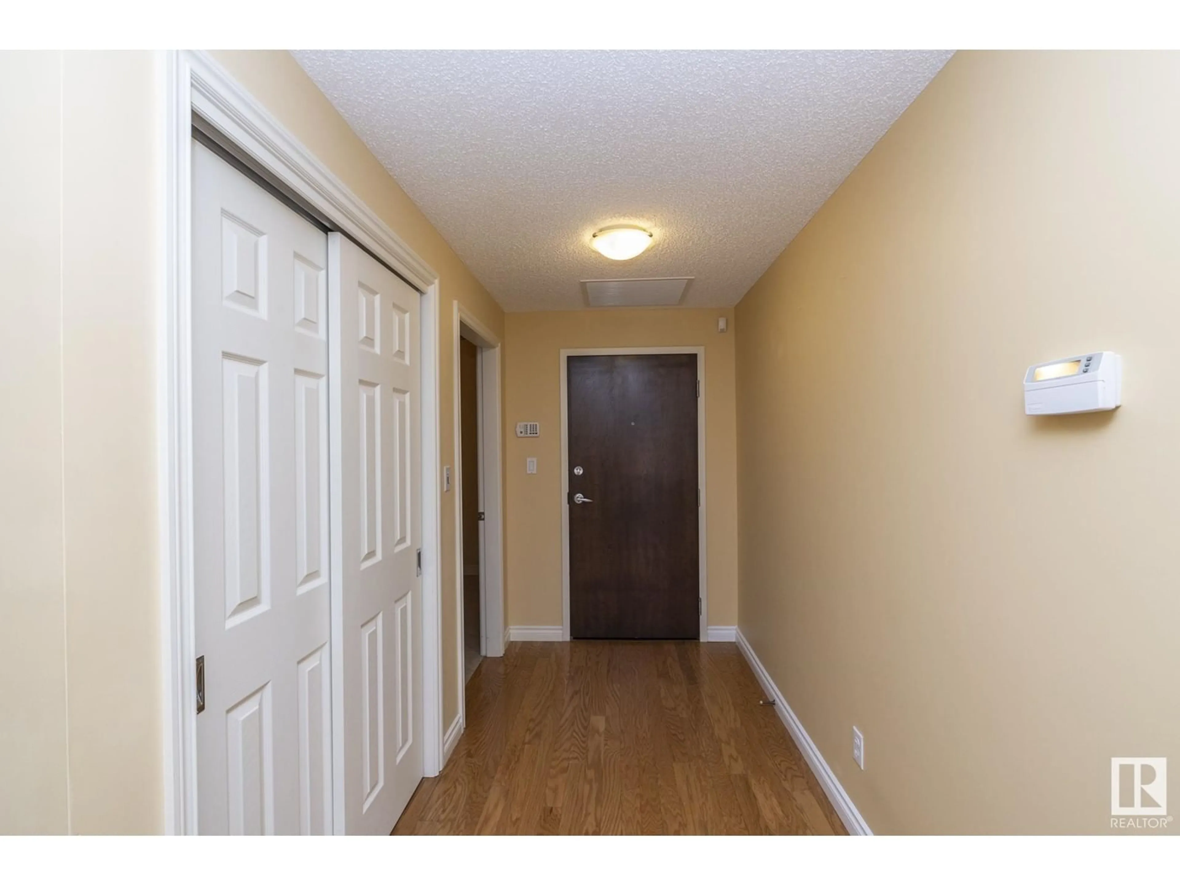 Indoor entryway for #1001 9020 Jasper AV NW, Edmonton Alberta T5H3S8