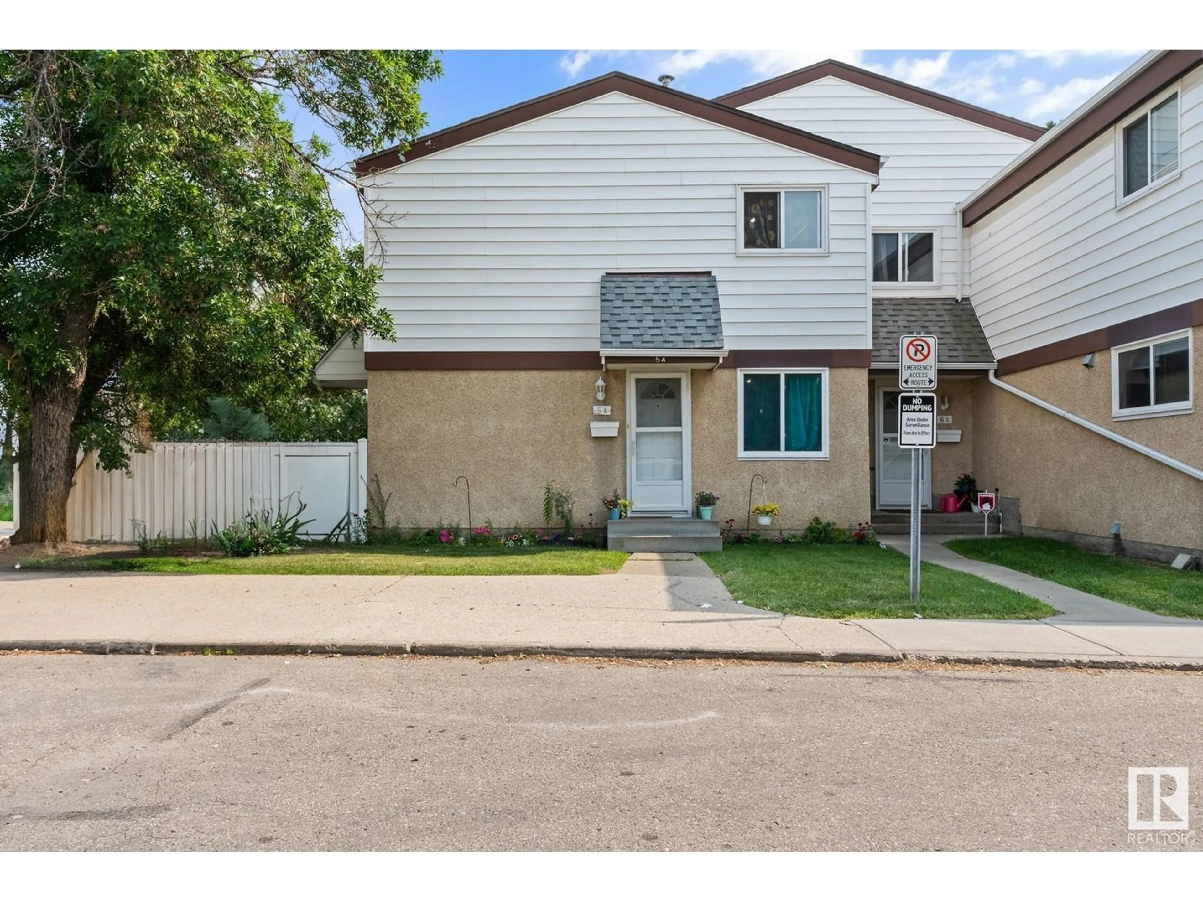 A pic from exterior of the house or condo for 6A TWIN TC NW, Edmonton Alberta T6K1V4