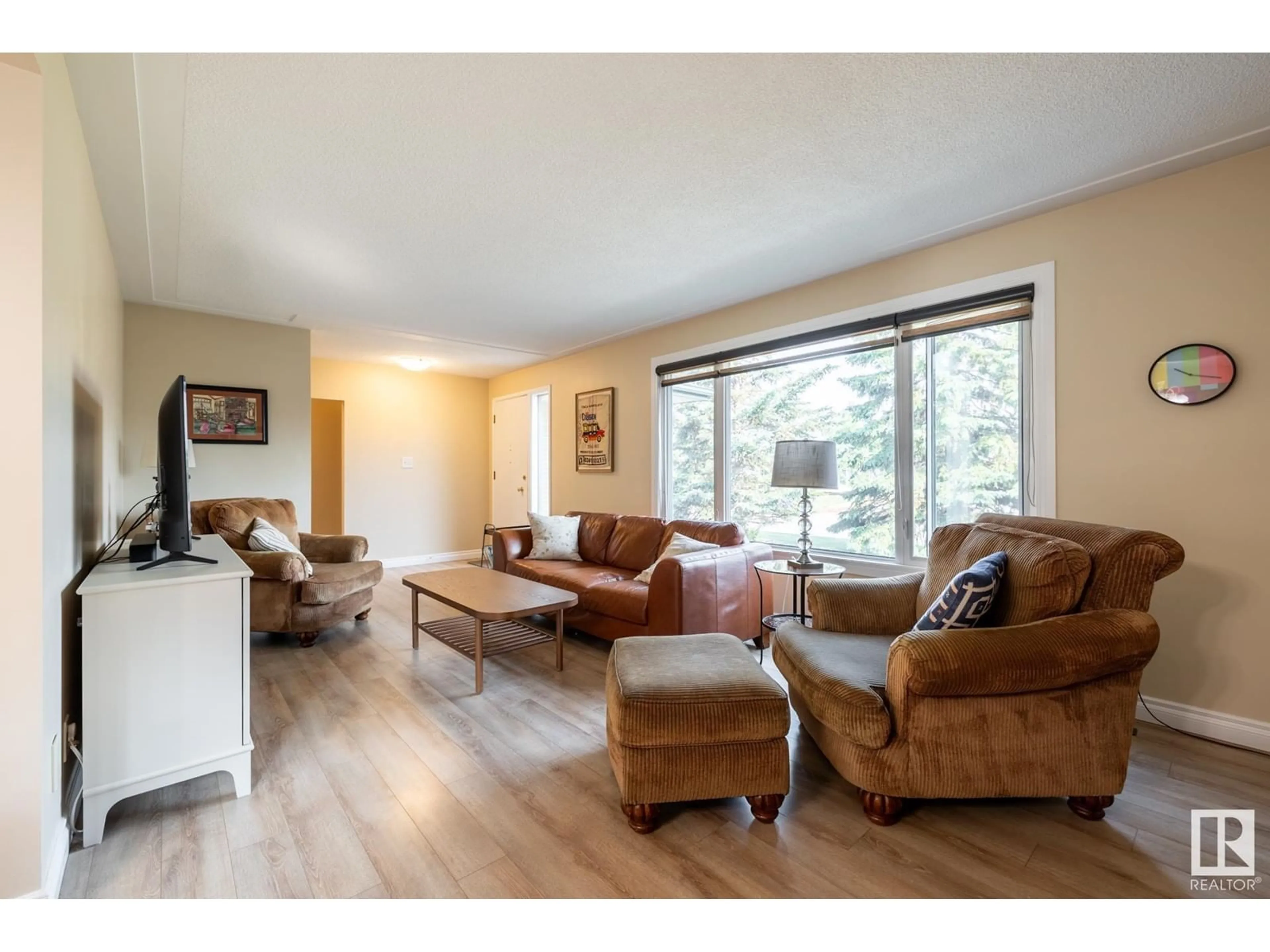 Living room for 11411 53 AV NW, Edmonton Alberta T6H0S7