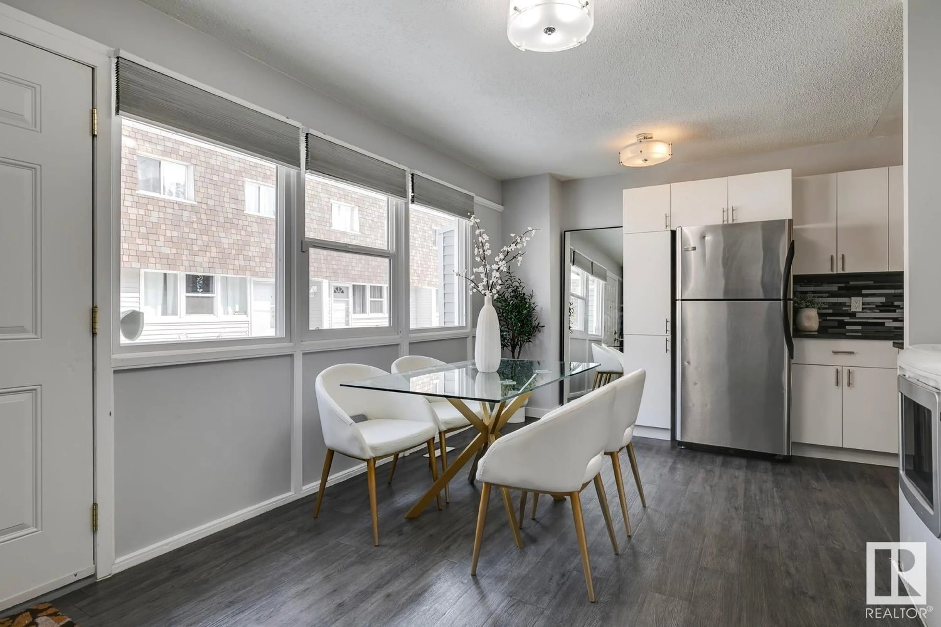 Dining room for 515 VILLAGE ON THE GR NW, Edmonton Alberta T5A1H2