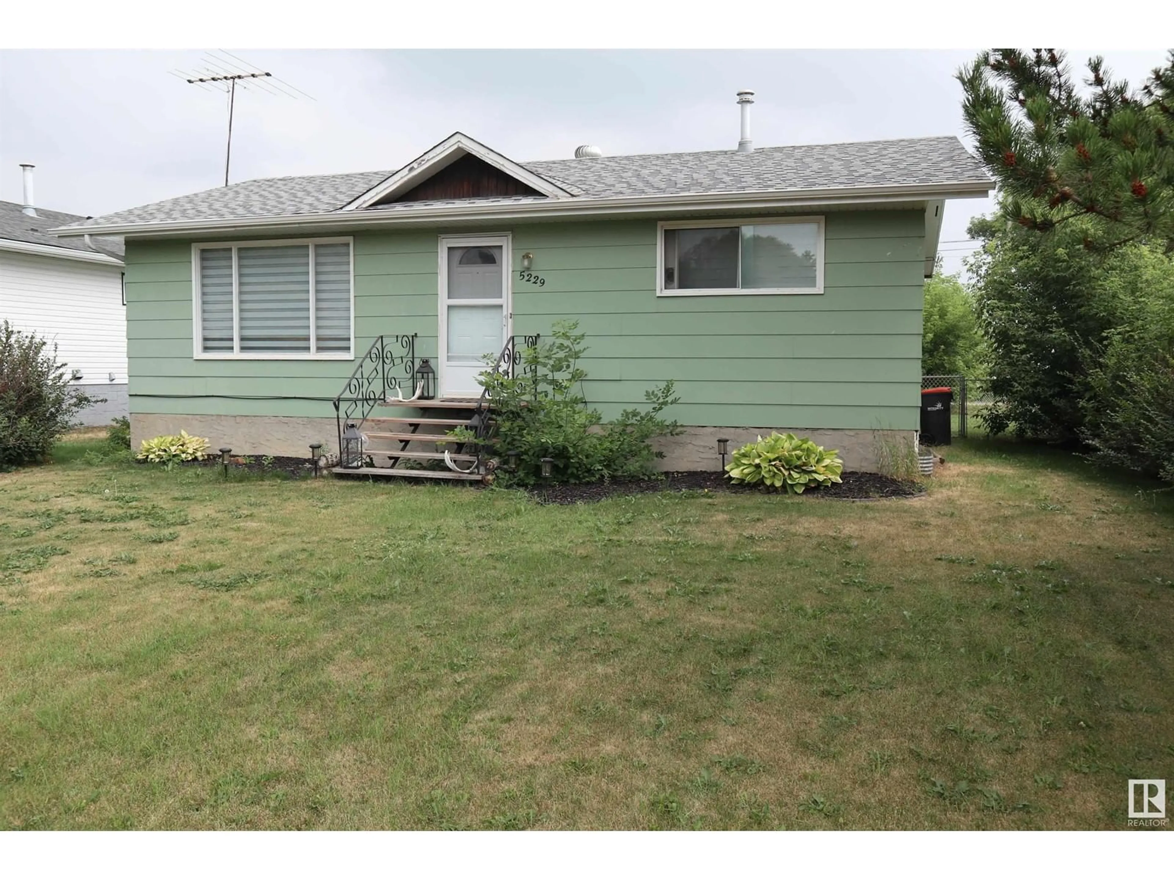 Frontside or backside of a home for 5229 54 ST, Thorsby Alberta T0C2P0