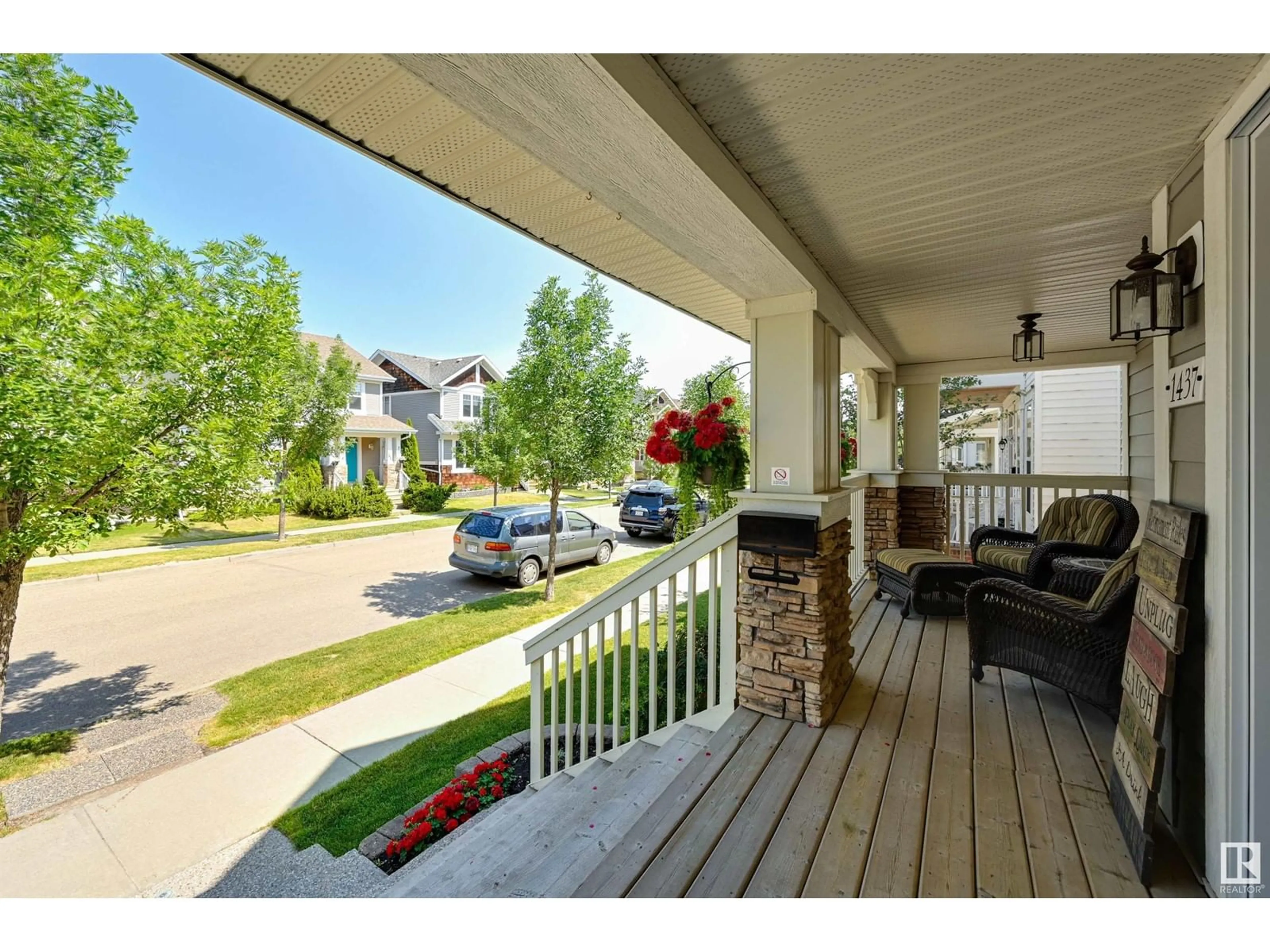 Frontside or backside of a home for 1437 CYPRUS WY NW, Edmonton Alberta T5E1Y7