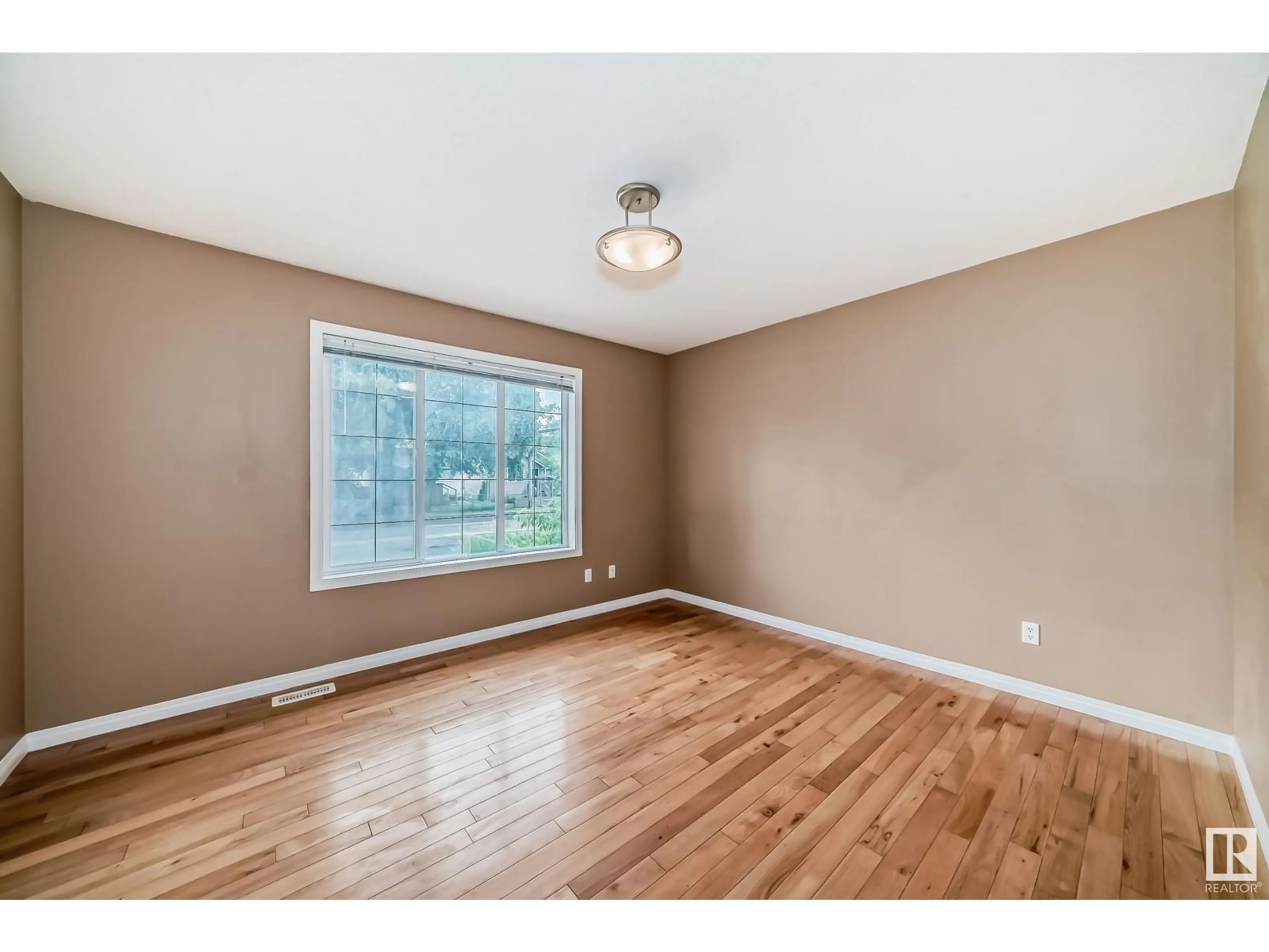 A pic of a room for #2 12807 127 ST NW, Edmonton Alberta T5L1A8