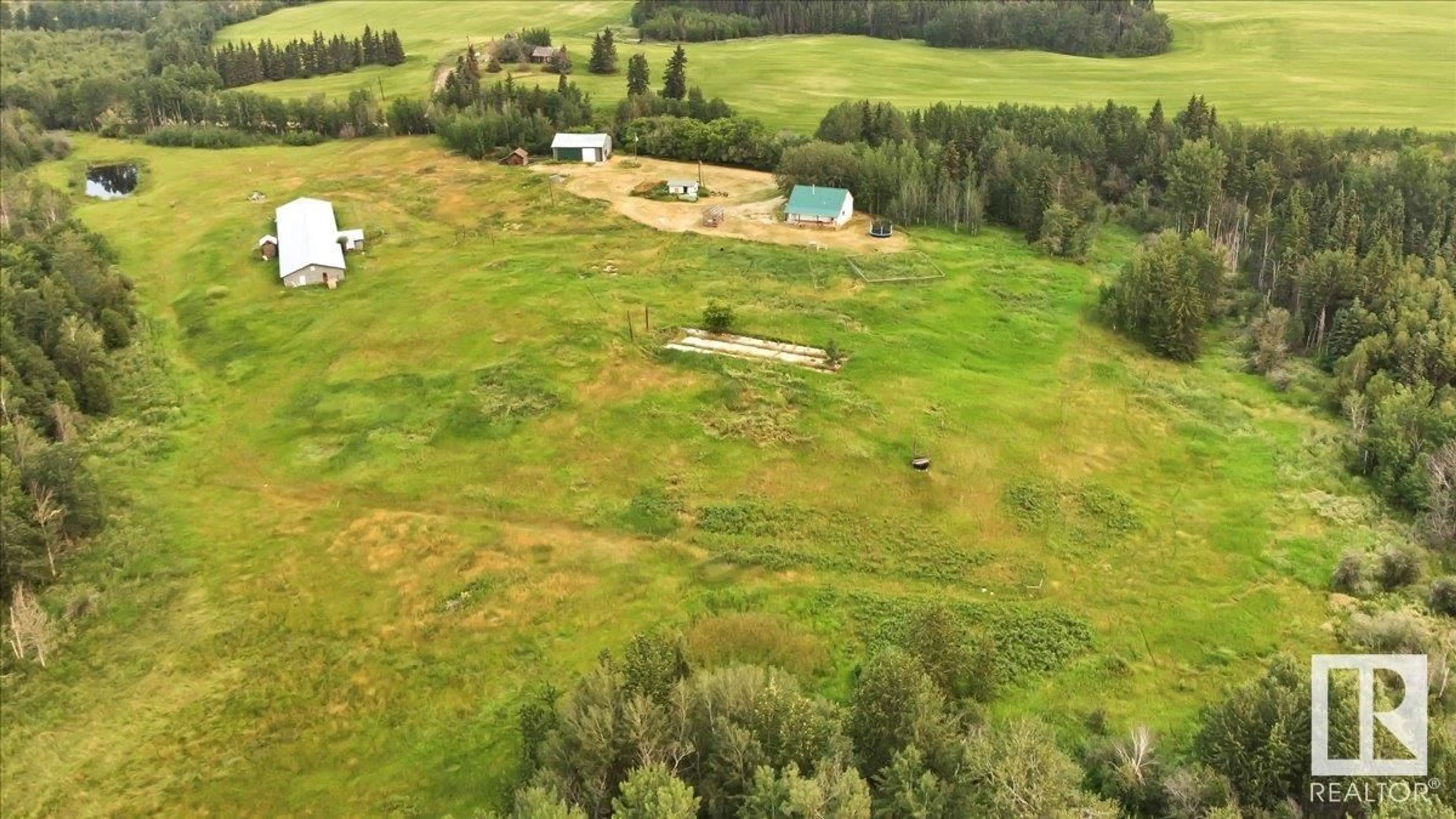 Fenced yard for 4211 Twp Rd 580, Rural Barrhead County Alberta T7N0J9