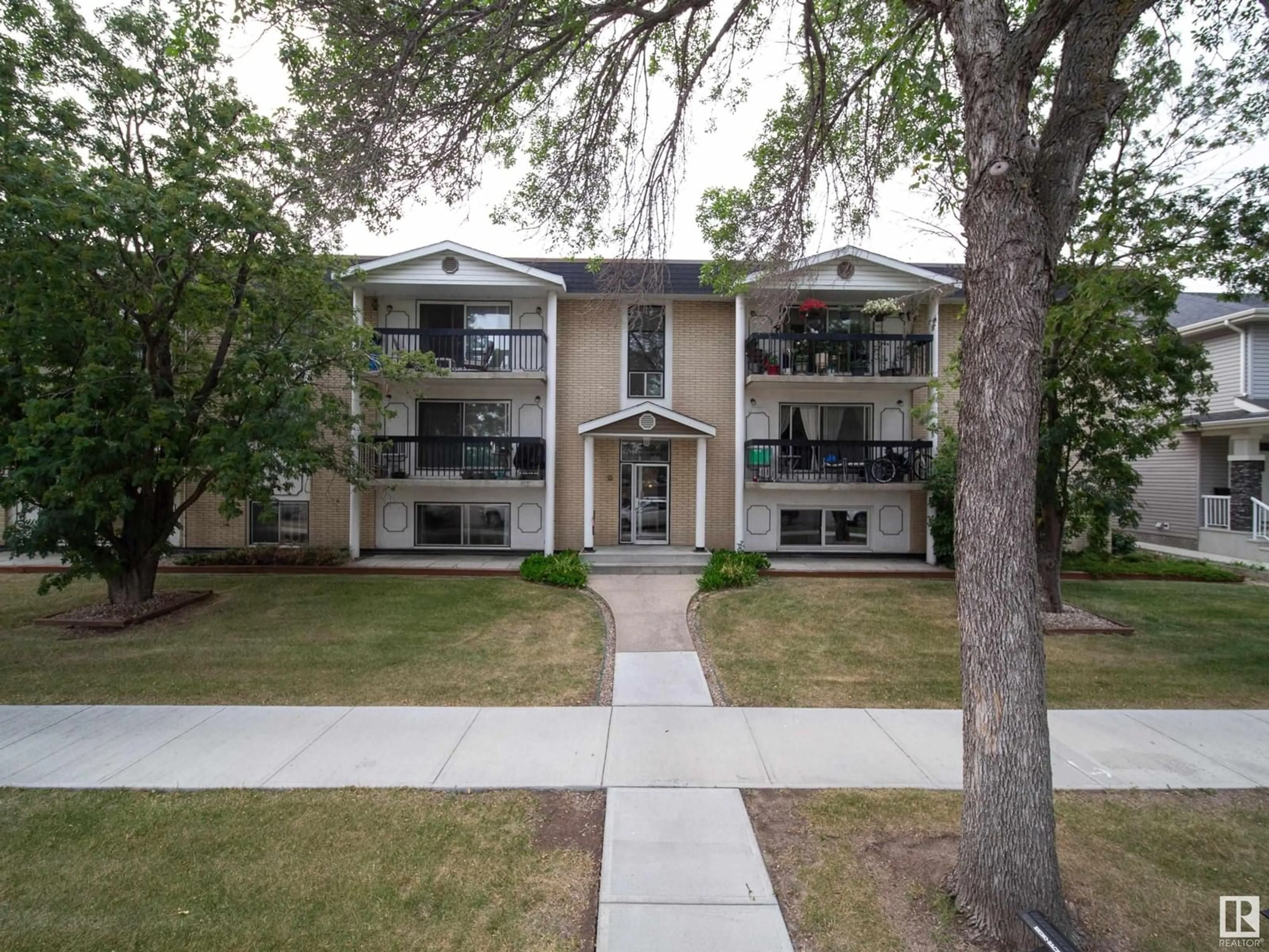 A pic from exterior of the house or condo for #1 11112 129 ST NW, Edmonton Alberta T5M0Y5