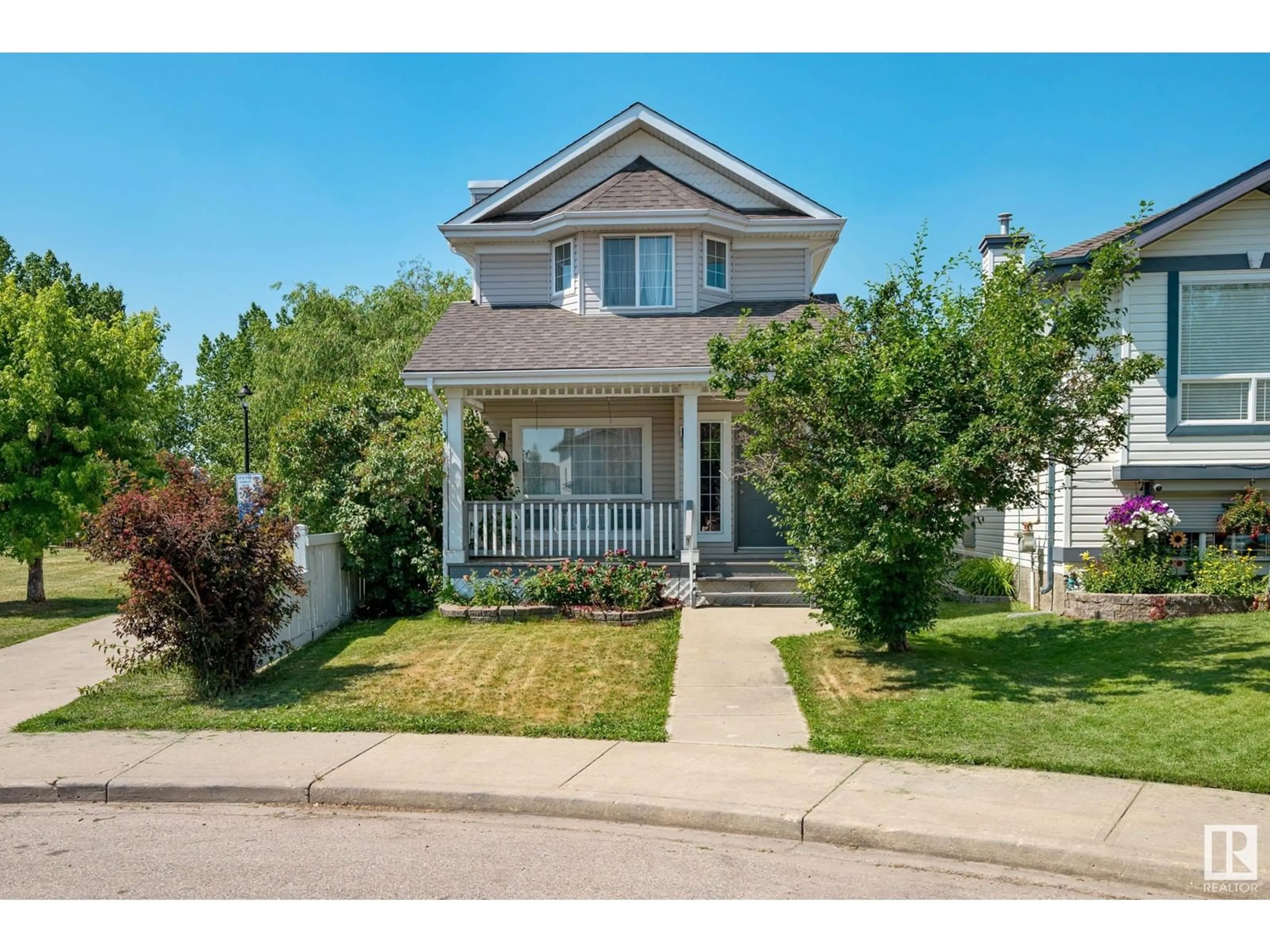 Frontside or backside of a home for 810 GRAYDON CO NW, Edmonton Alberta T5T6K7