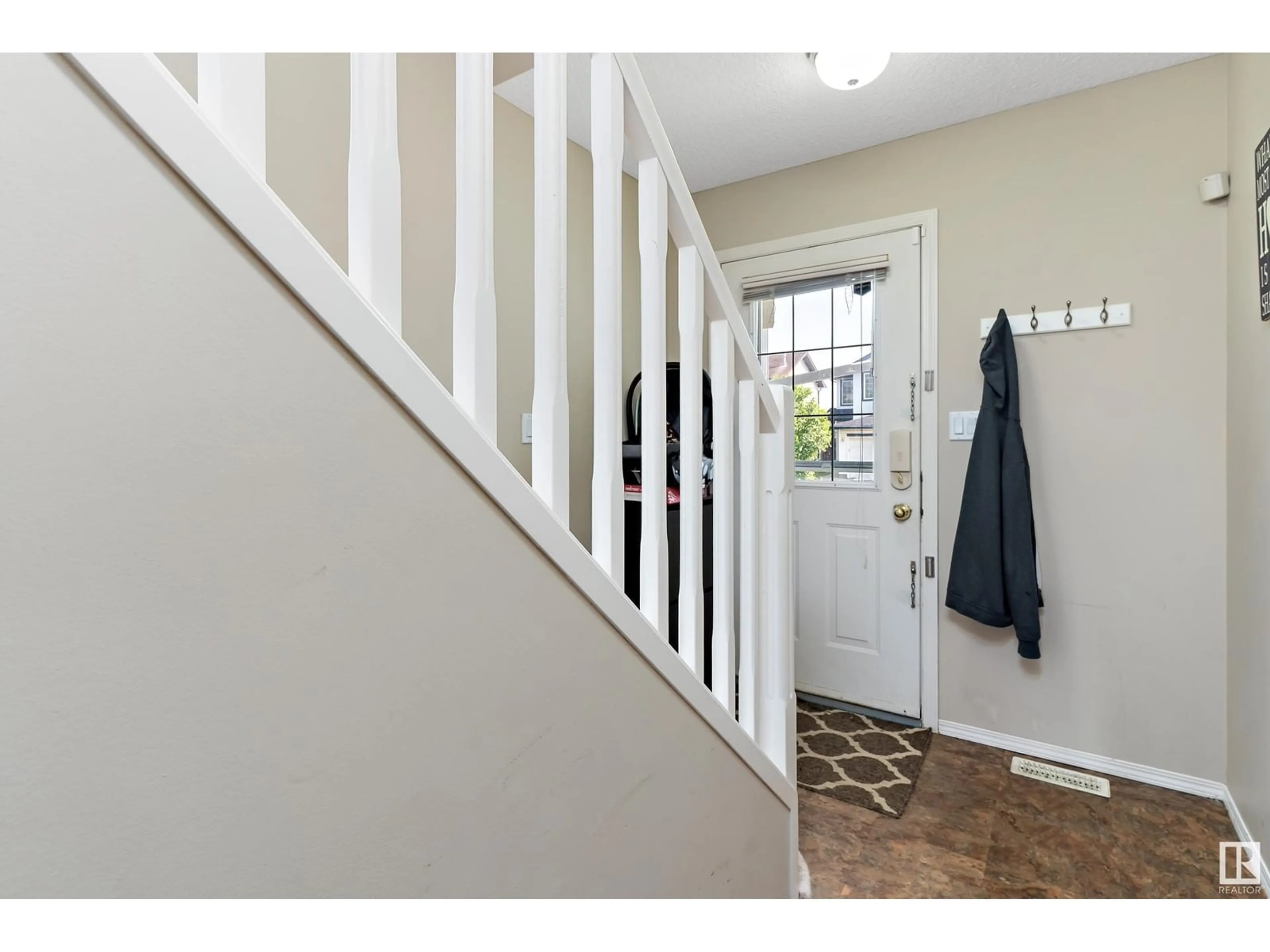 Indoor entryway for 13834 37 ST NW, Edmonton Alberta T5Y3G5