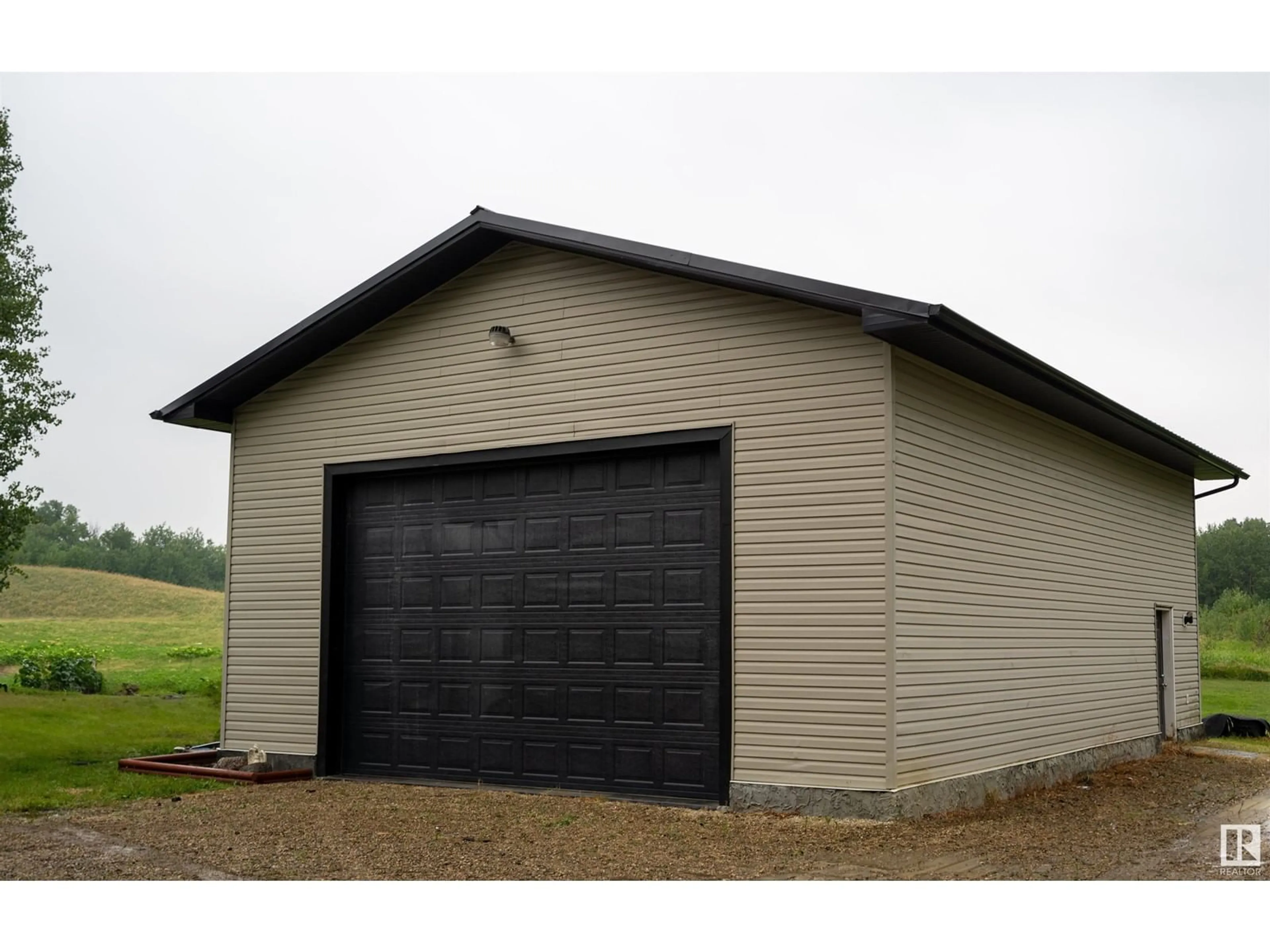 Indoor garage for #21 54514 RGE RD 12, Rural Lac Ste. Anne County Alberta T0G0J0