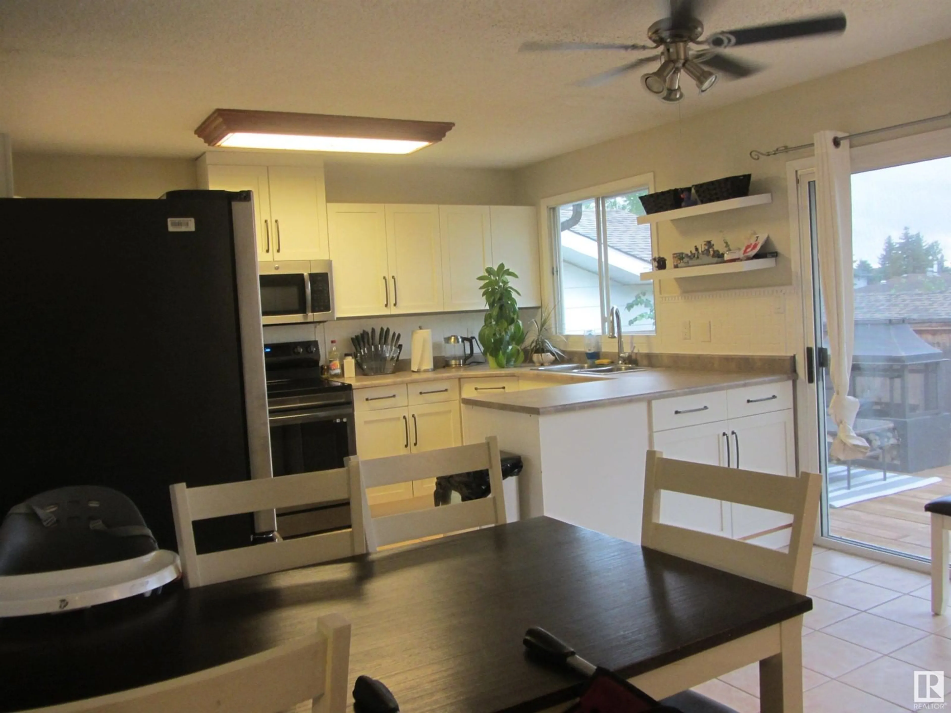 Standard kitchen for 3844 62 ST NW, Edmonton Alberta T6L1A4