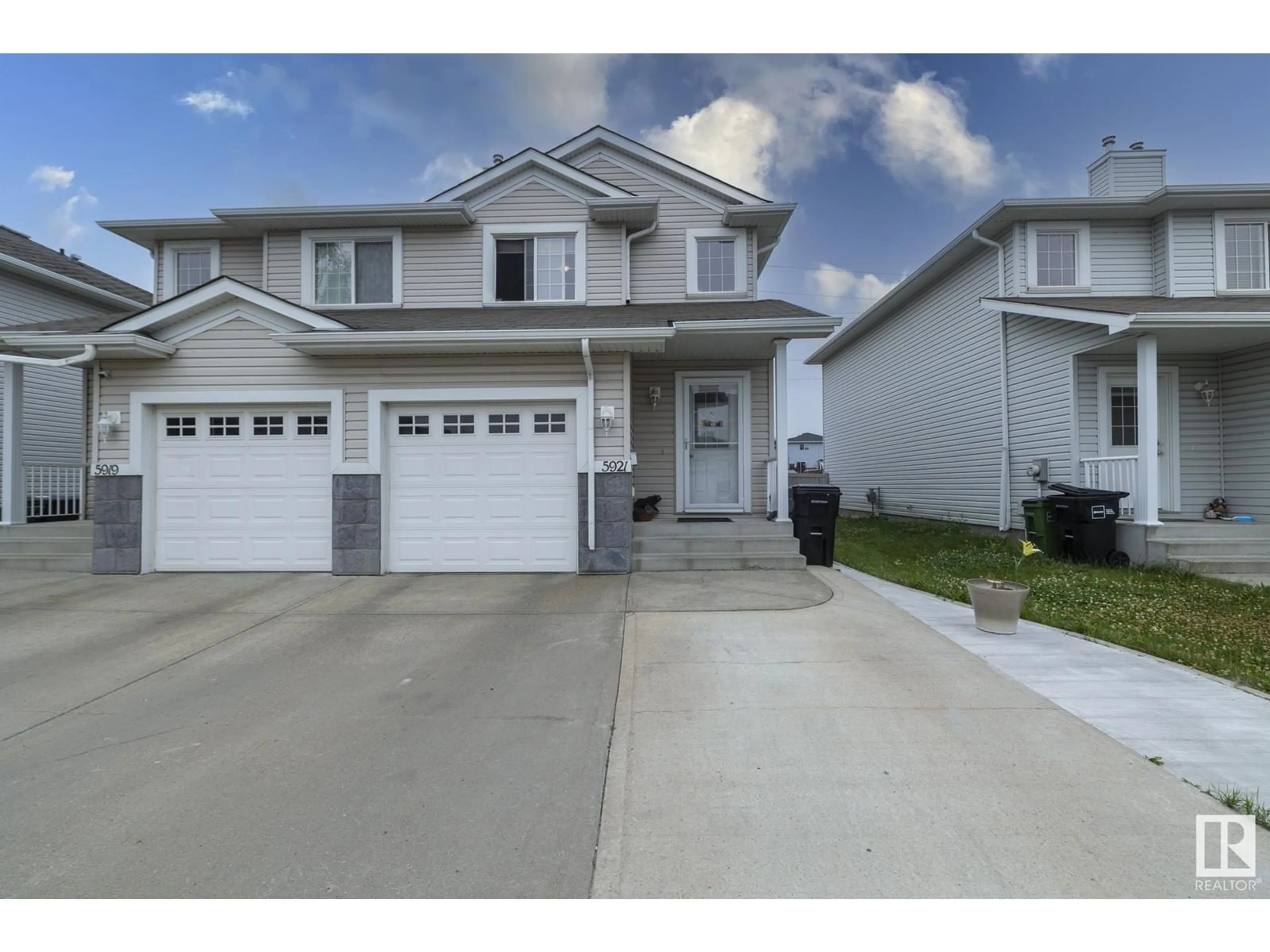 A pic from exterior of the house or condo for 5921 164 AV NW, Edmonton Alberta T5Y0B3
