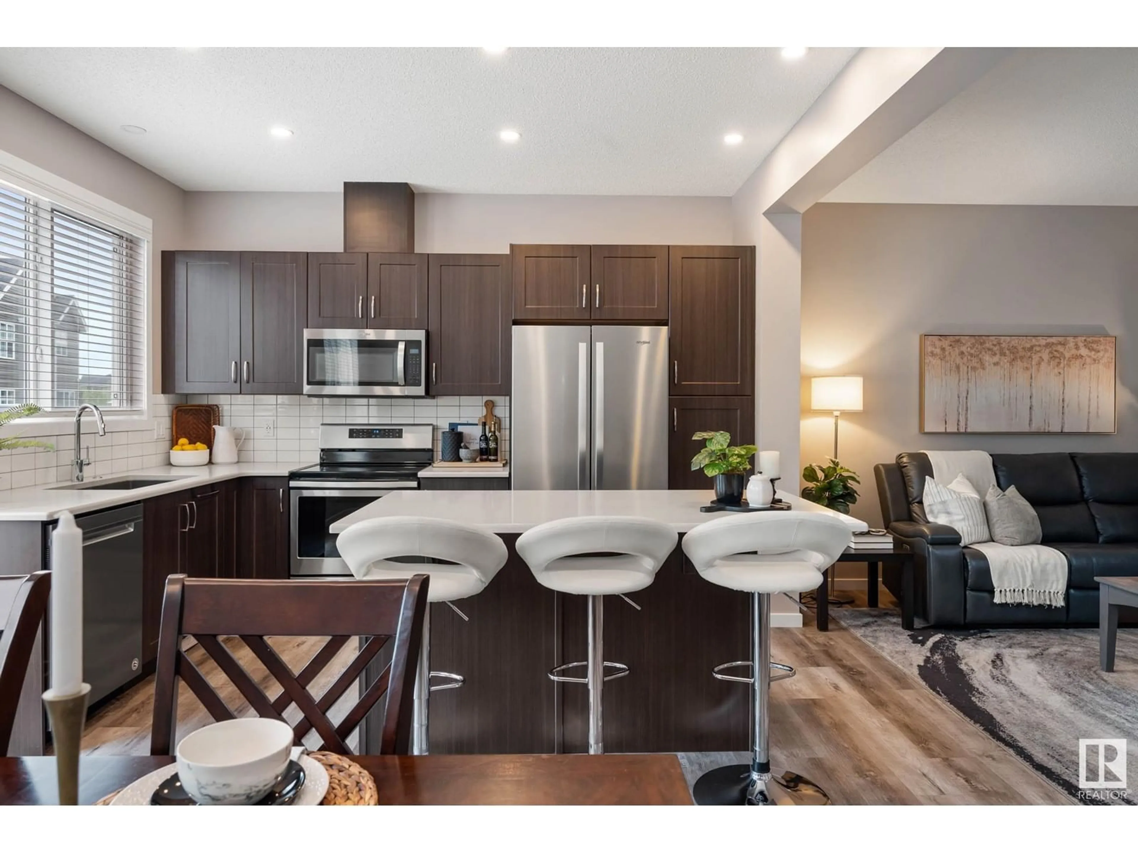 Contemporary kitchen for 533 STURTZ LI, Leduc Alberta T9E0Y7