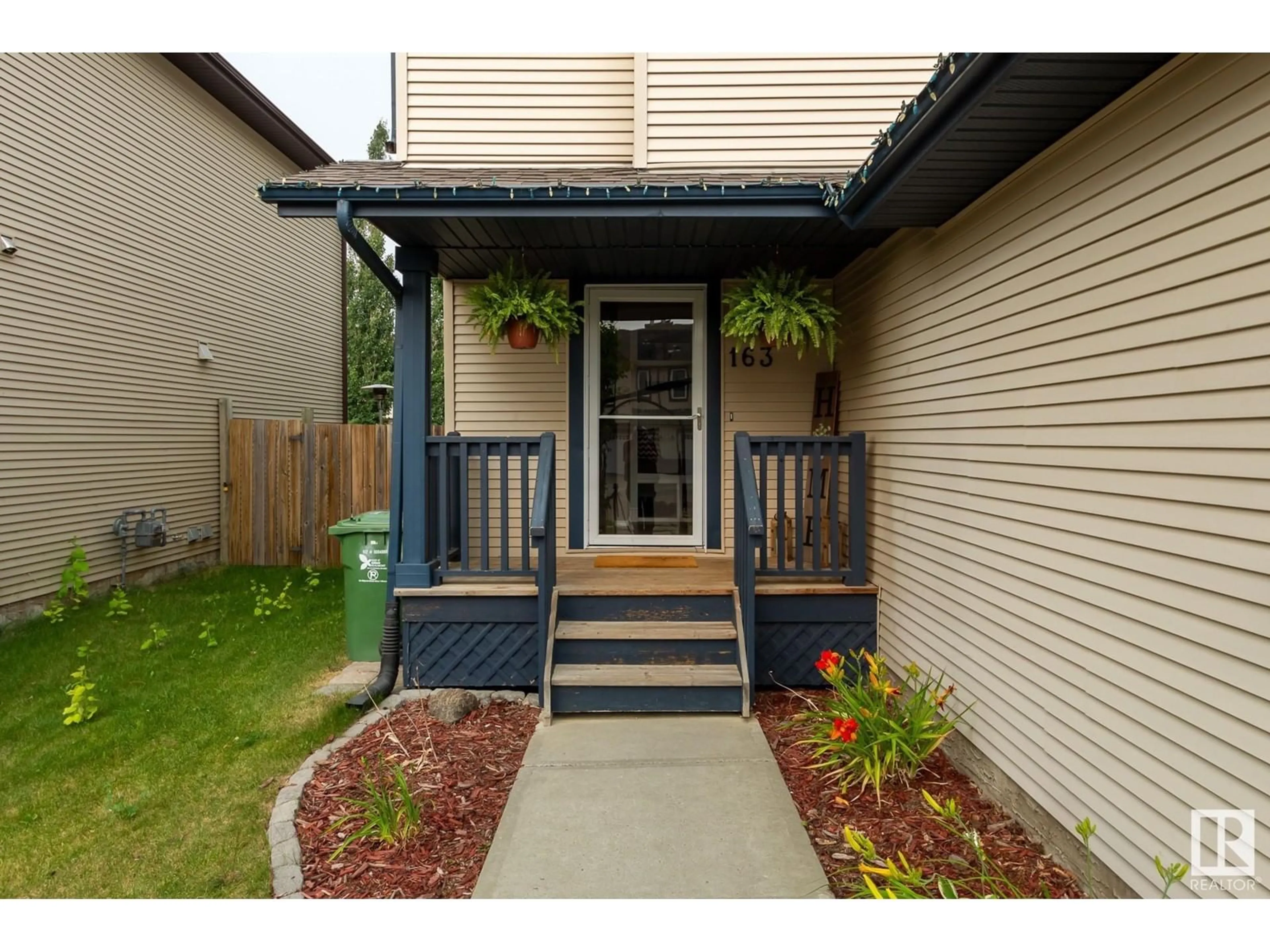 Indoor entryway for 163 RUE MAGNAN, Beaumont Alberta T4X0A6