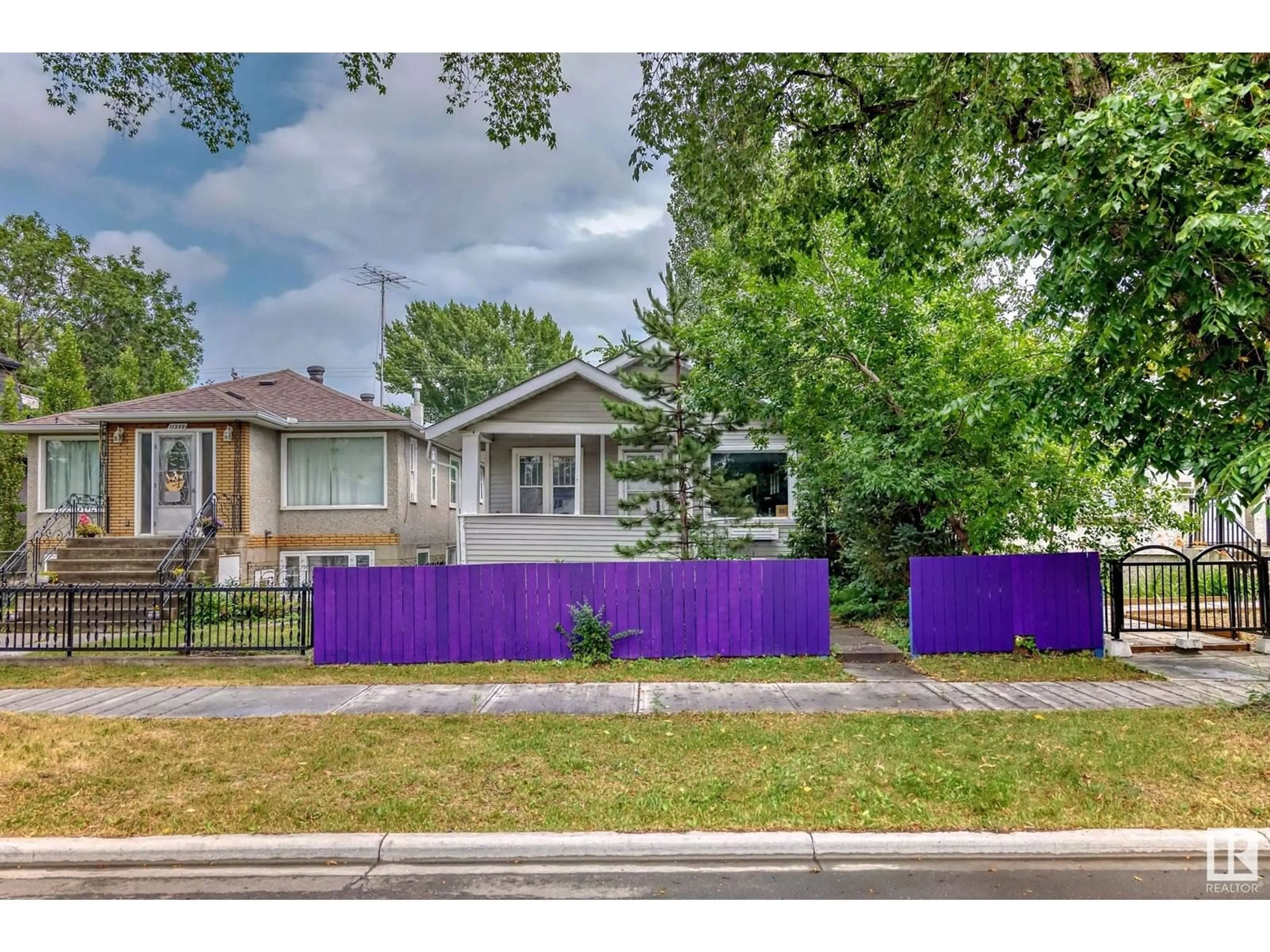 Frontside or backside of a home for 11245 96 ST NW, Edmonton Alberta T5G1T1