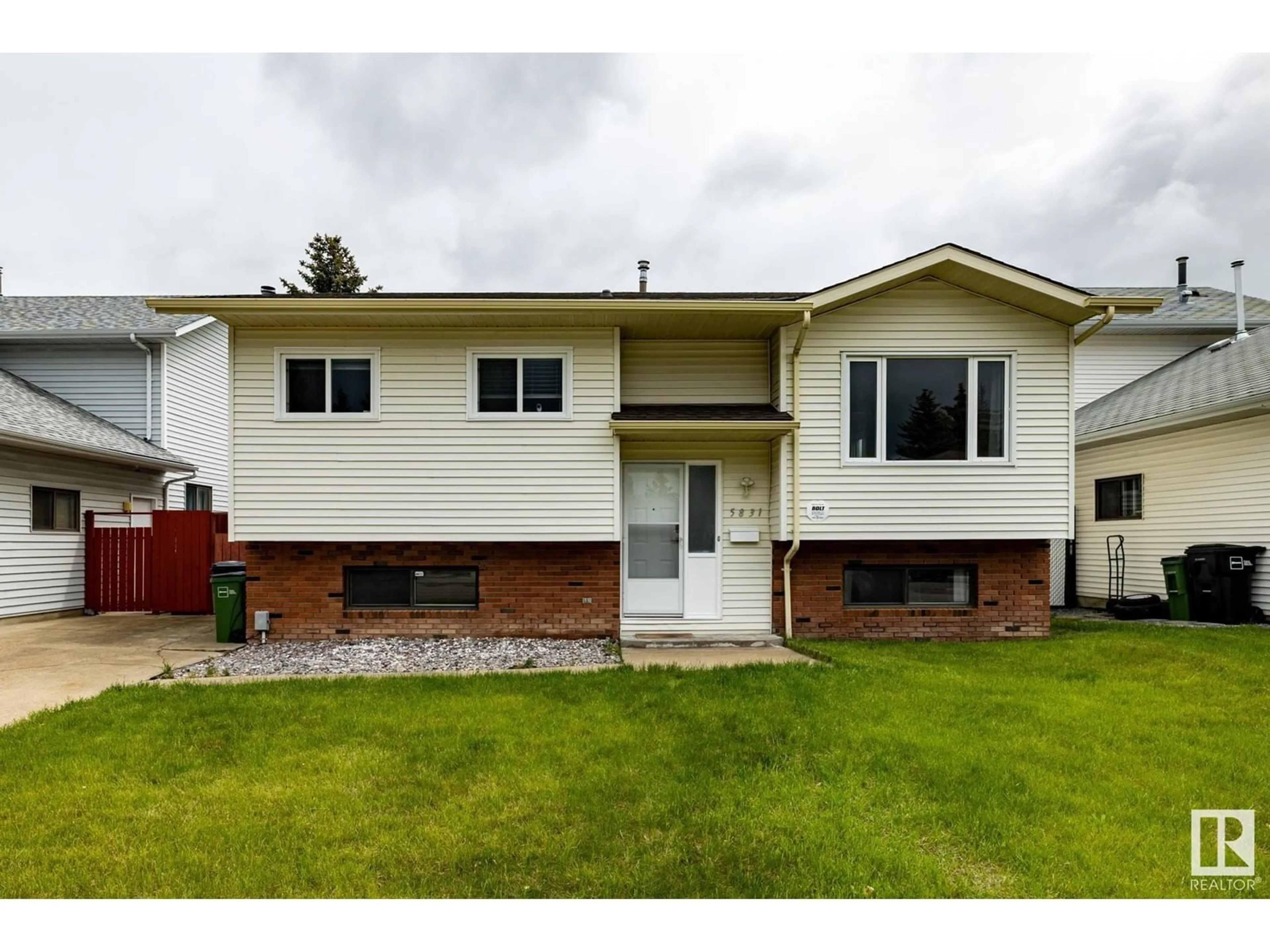 Frontside or backside of a home for 5831 185 ST NW, Edmonton Alberta T6M1X9